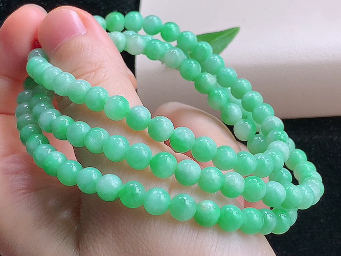 飘绿珠链，尺寸取一5.7mm，包A附证书