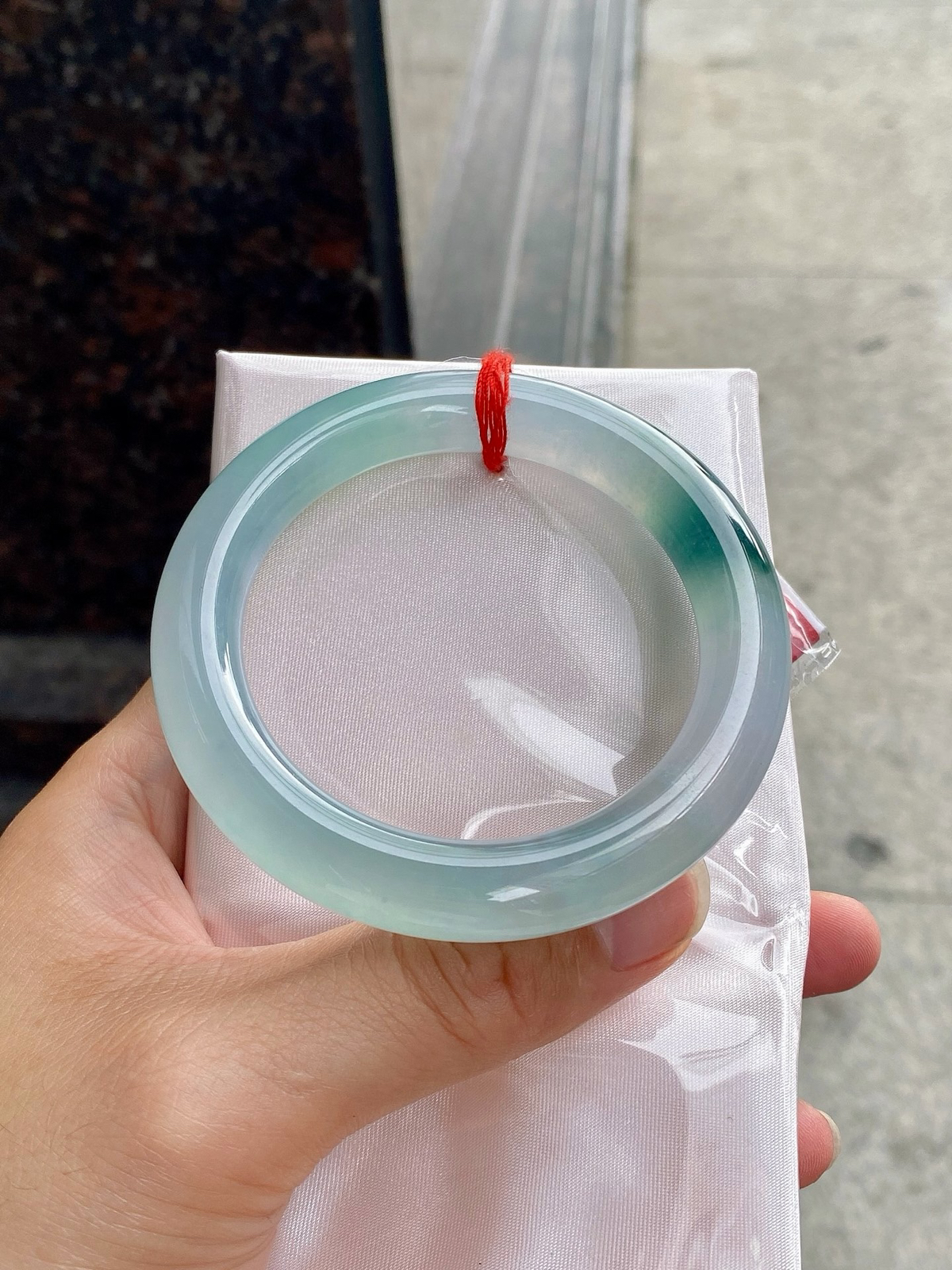 圈口55.6-10.6-10.9    【冰种飘蓝绿圆条手镯】圈口55  56可戴  质地细腻