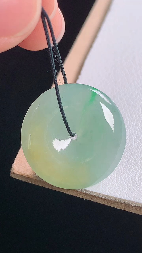 冰黄绿平安扣，无裂，尺寸:20.9-4.3mm 25