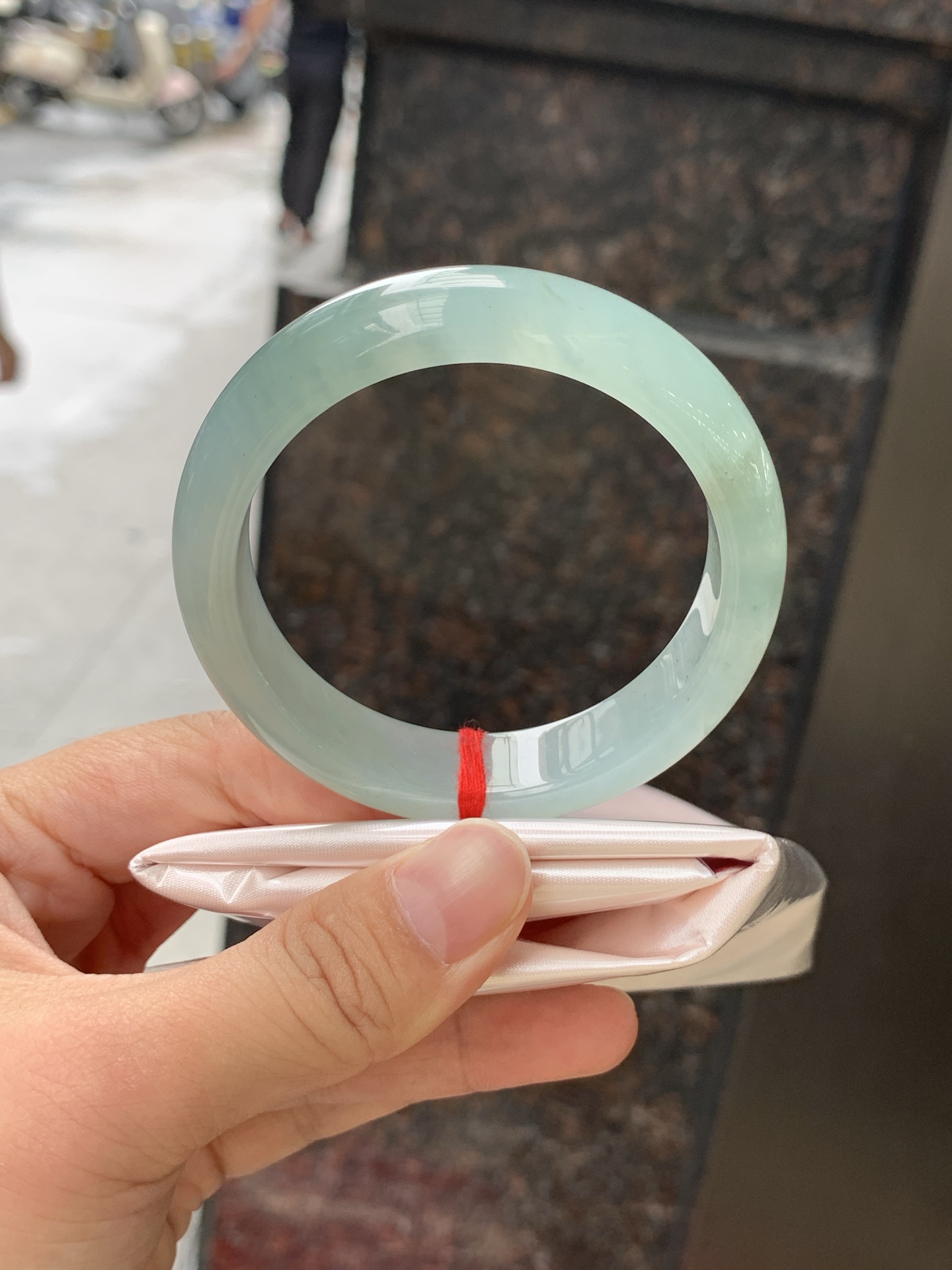 冰蓝正圈 53.9-13.8-7.6 0628-SJ-127 打灯纹裂，湖水蓝底色均匀分布，清爽耐看