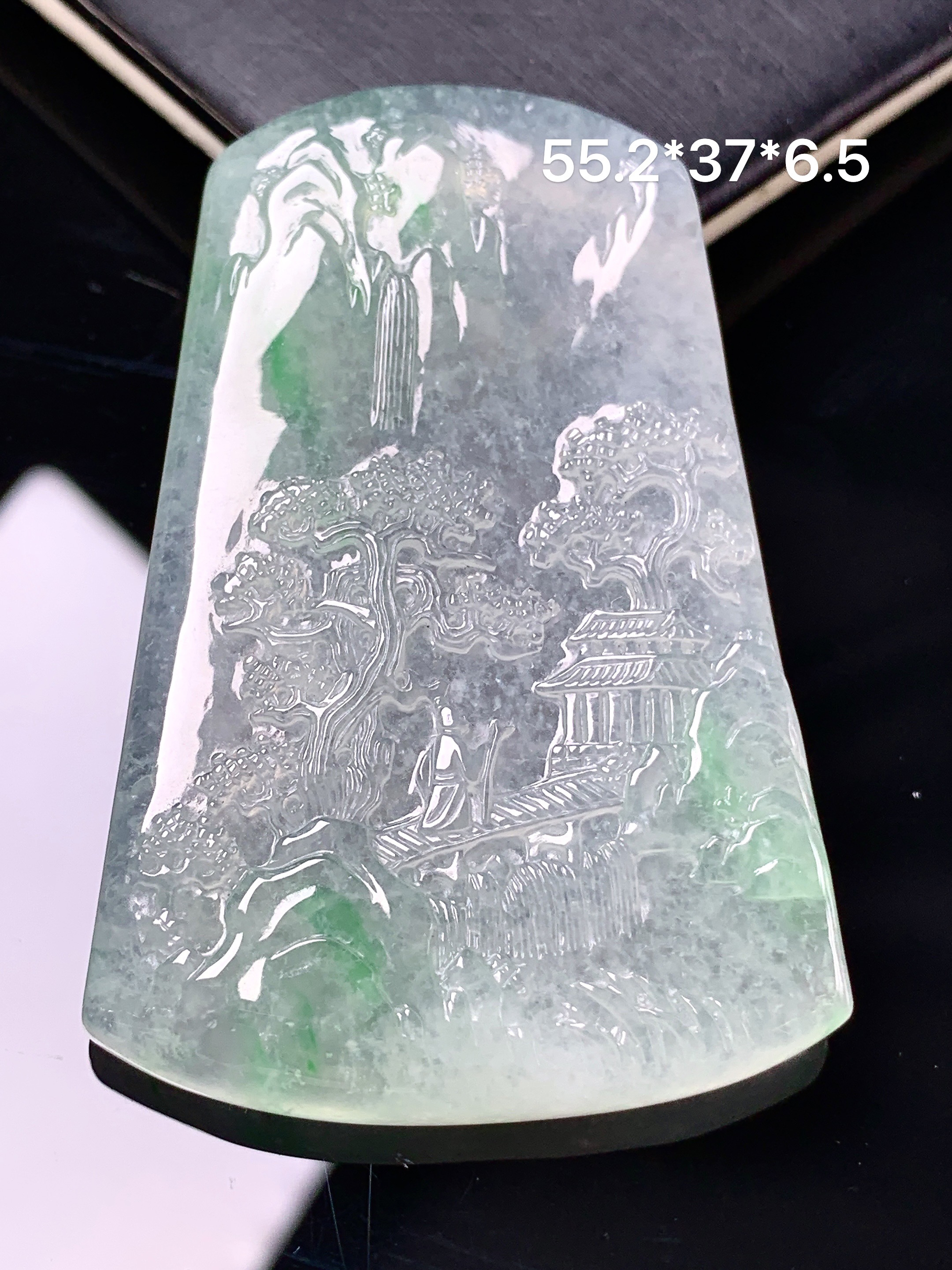 冰种飘绿山水牌子吊坠 玉质细腻 色泽艳丽清新 整体尺寸55.2*37*6.5 c1