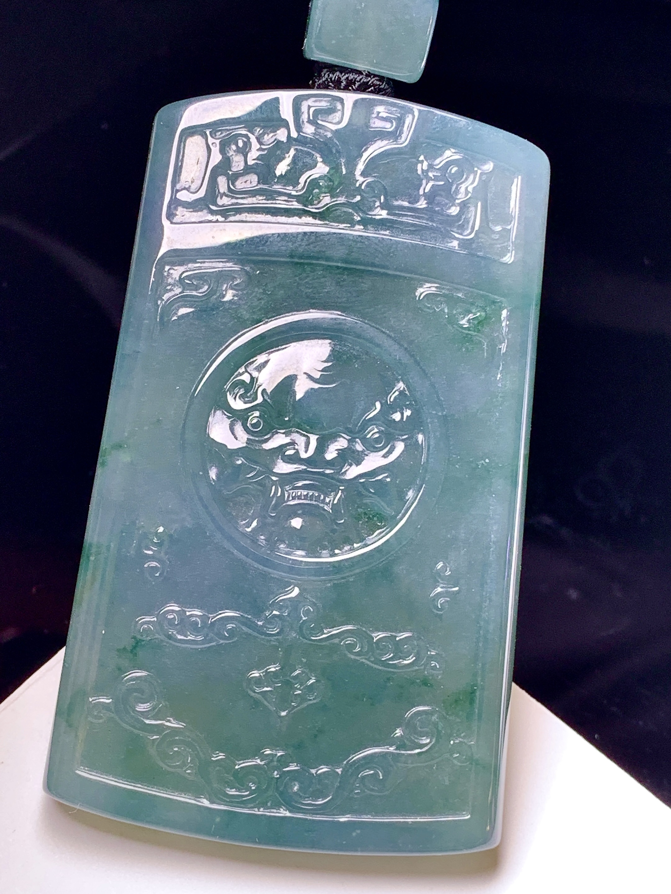 冰飘蓝牌吊坠 玉质细腻 色泽艳丽清新 整体尺寸63*38.2*5.6 L1