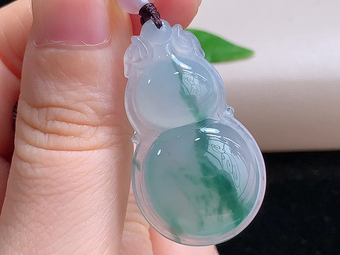 ️ 葫芦，无裂，尺寸36.8-21.7-6.2mm，包A附证书