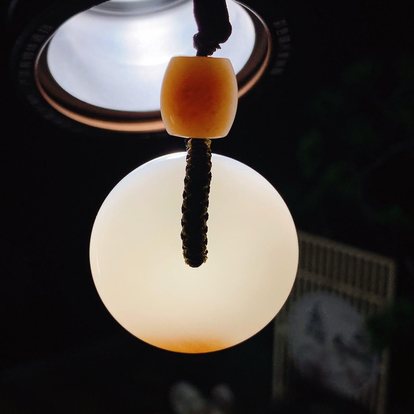 新疆和田玉且末料平安扣挂件！尺寸33/12重30克 玉质细腻油润 底色纯净 脂粉好，品质好。lt260626