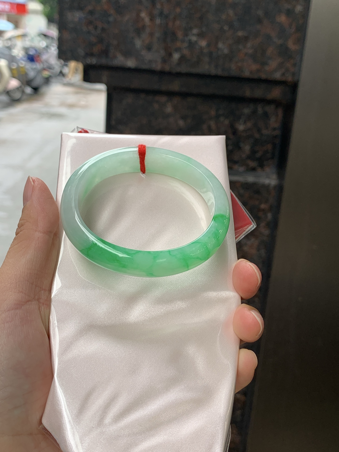 阳绿贵妃 HN1105 阳绿花色青翠欲滴，妥妥的仙女镯
