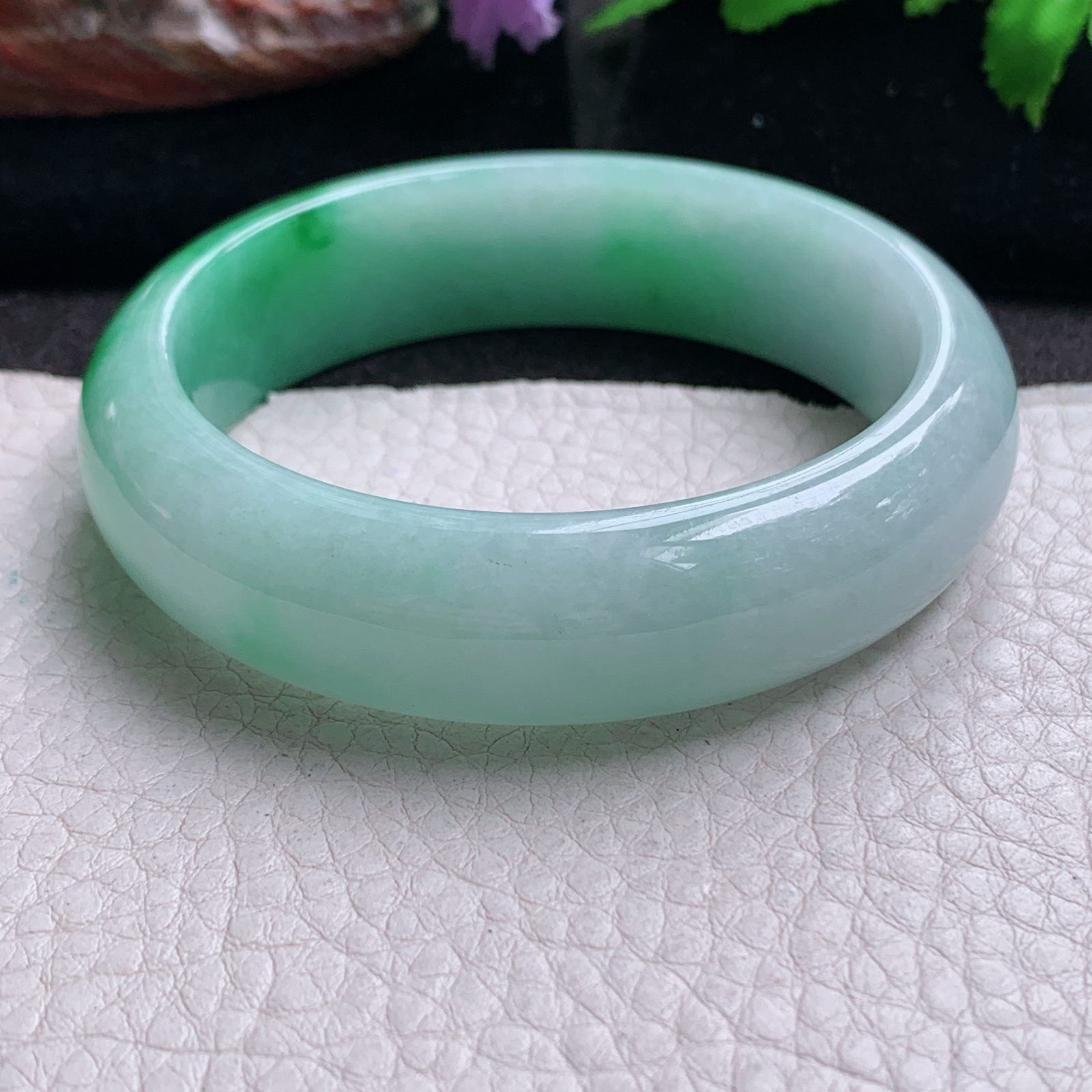 js实拍56*15.8*7.8轮胎镯 缅甸翡翠a货玉手镯 阳绿胶感宽边玉手环