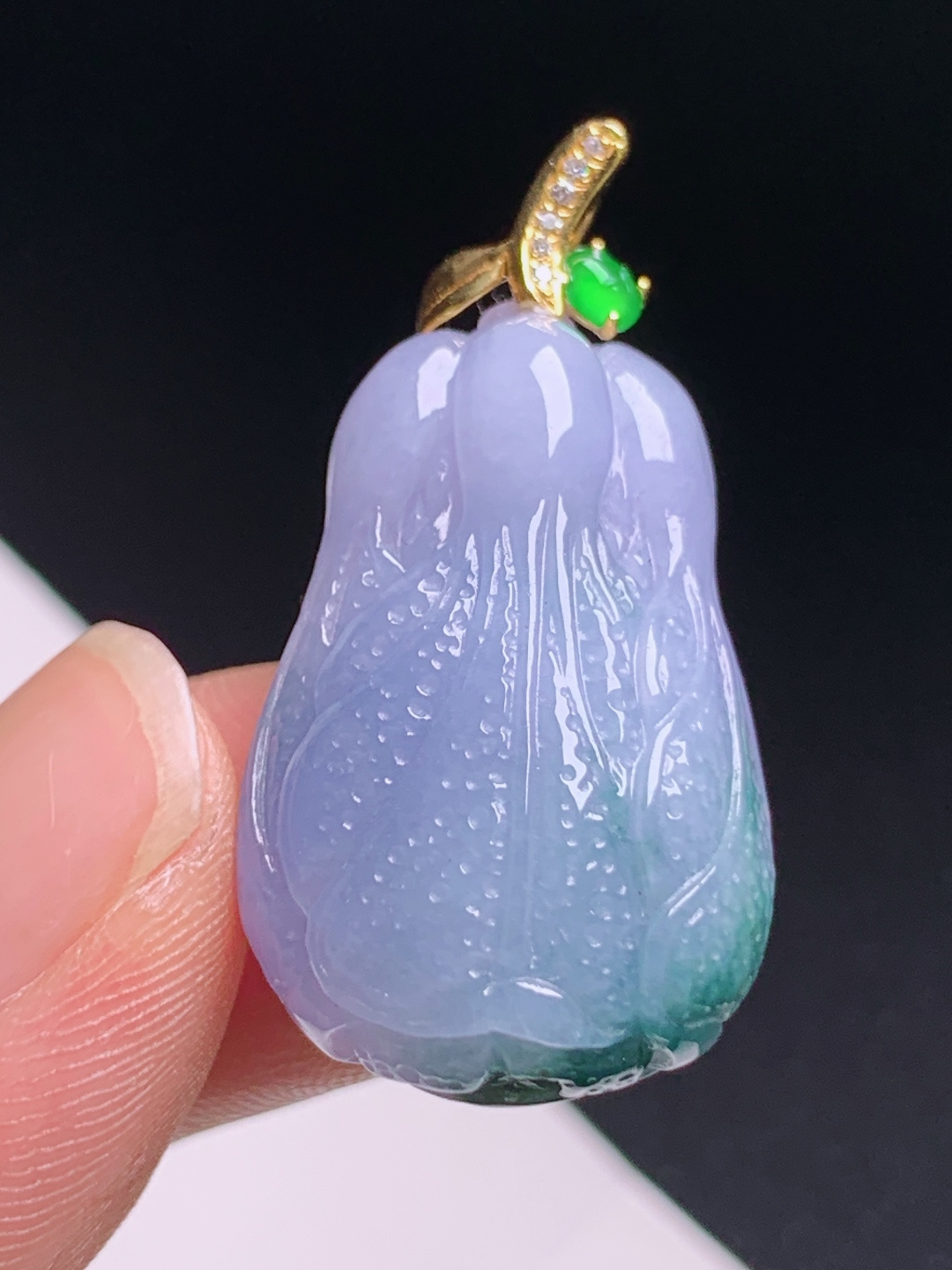 ️ 白菜吊坠，粉紫润透雕工精致，金扣配正阳绿点缀