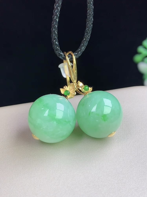 18k金镶飘绿玉珠耳环，无裂，尺寸12.3mm，L28yja