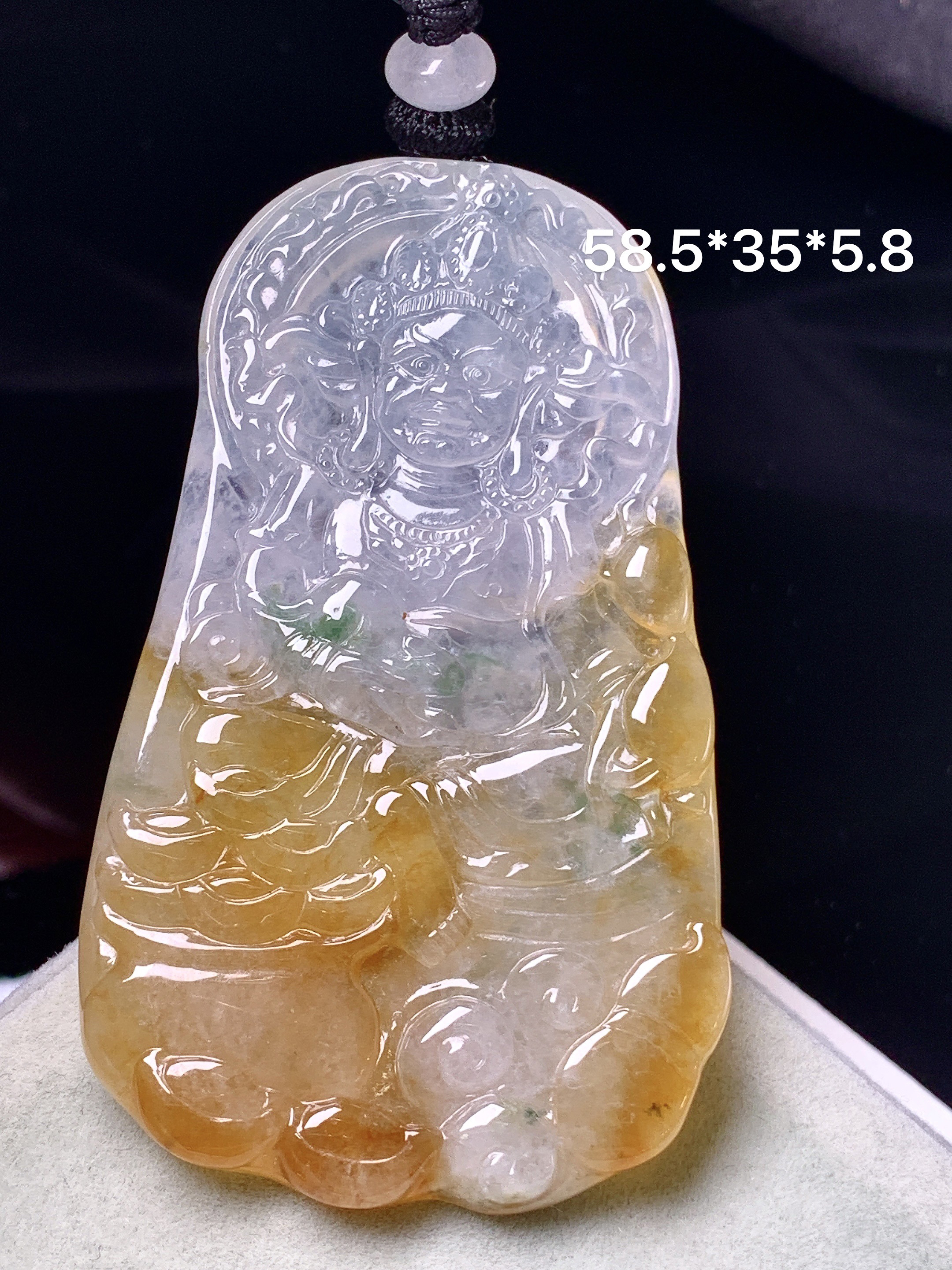 飘黄翡黄财神吊坠 玉质细腻 色泽艳丽清新 整体尺寸58.5*35*5.8 w1