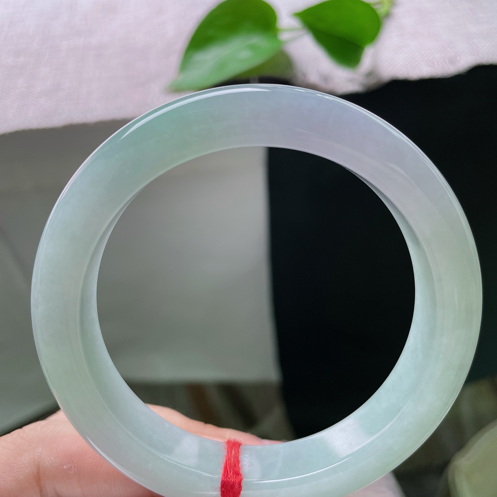 58.7/12.5/9.6，春彩正圈，完美，清润玉镯融淡紫柔绿，一镯藏春，紫翠两相温婉动人!ss51727a