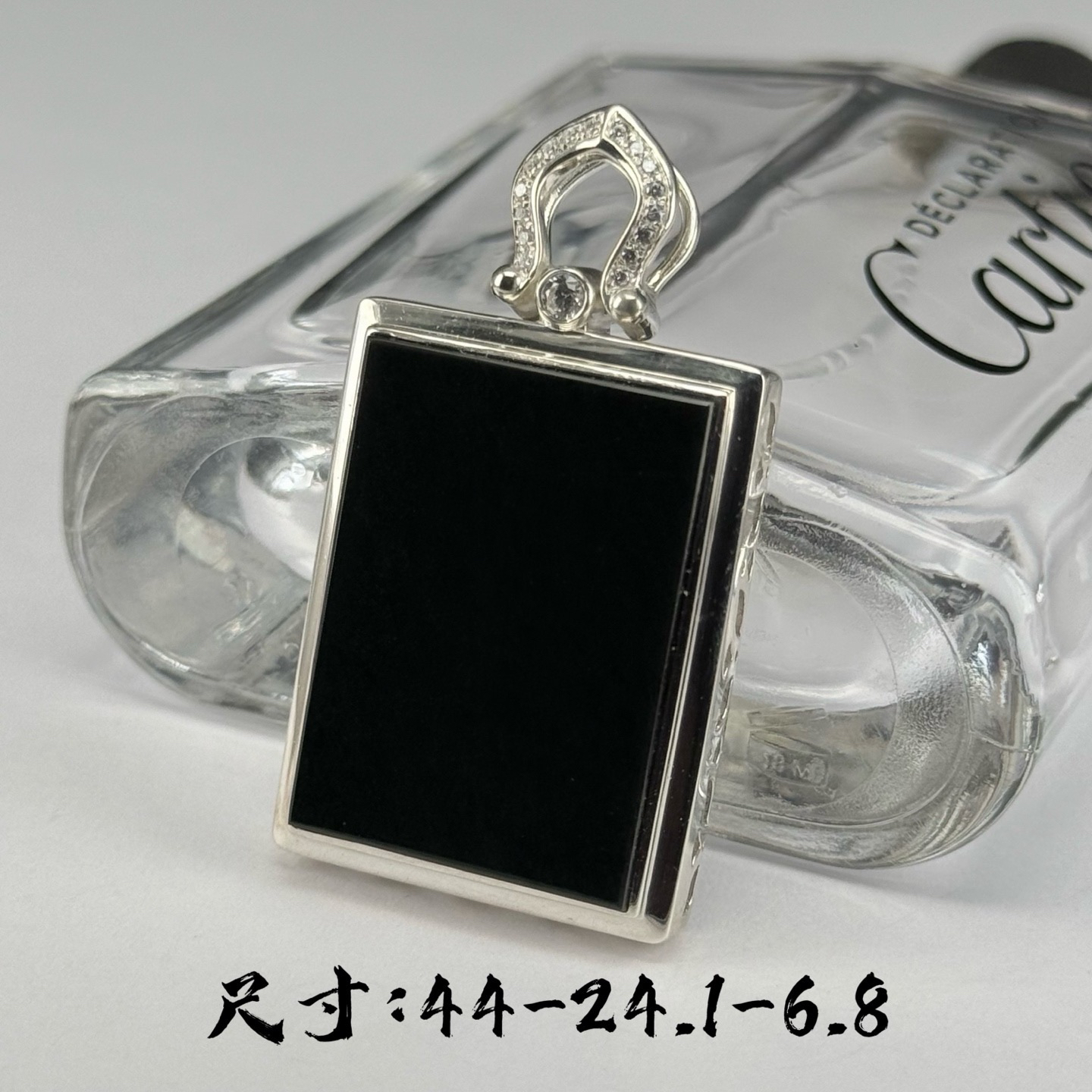 精品925银镶墨翠无事牌 种好色正 黑度不错 打灯通透 油性十足 尺寸44