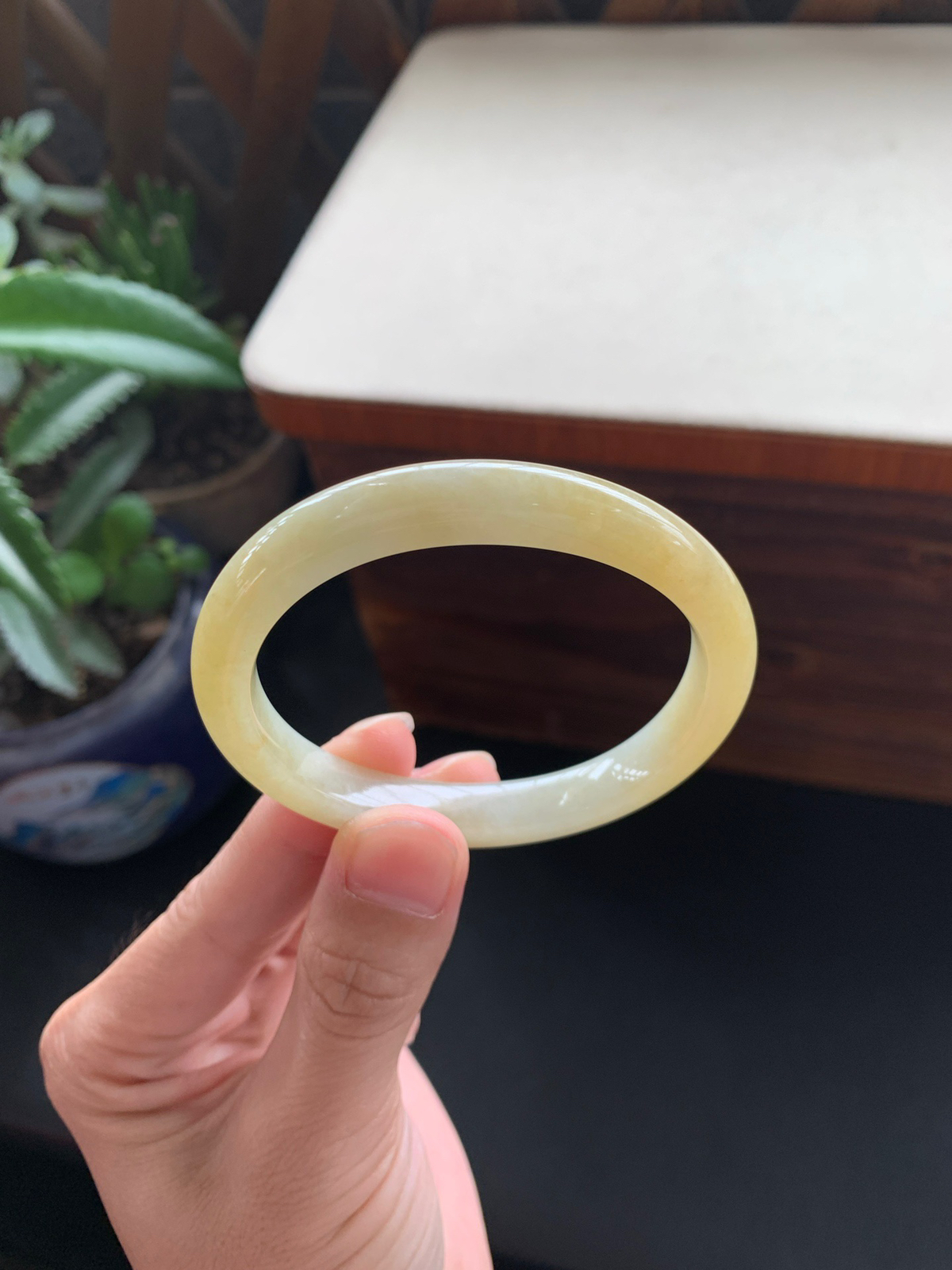55.1圈口黄翡贵妃手镯