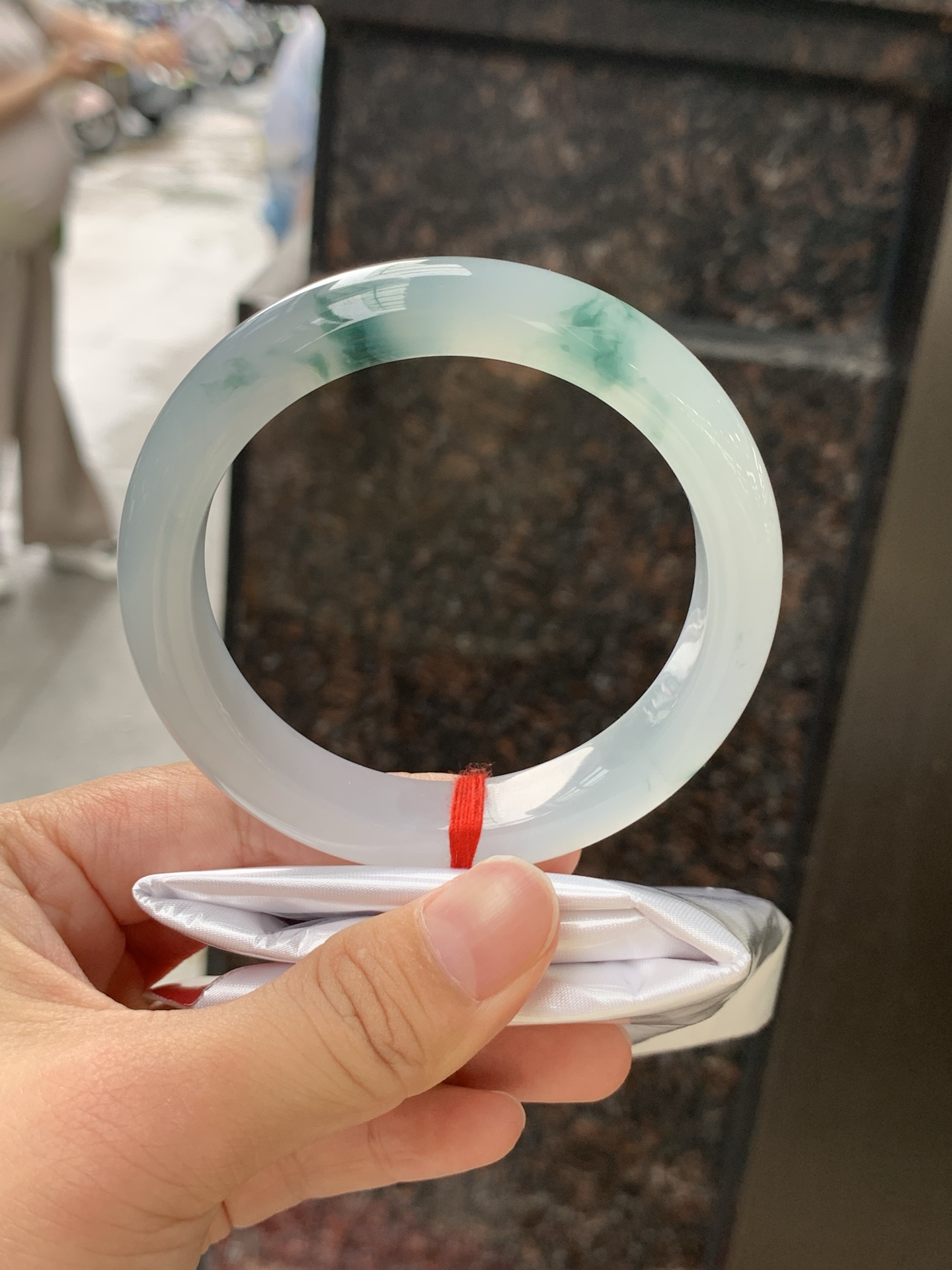 冰飘花正圈 58.2-12.6-9 0628-N1102-1 打灯纹裂，底妆胶润细腻，冰底中开出了朵