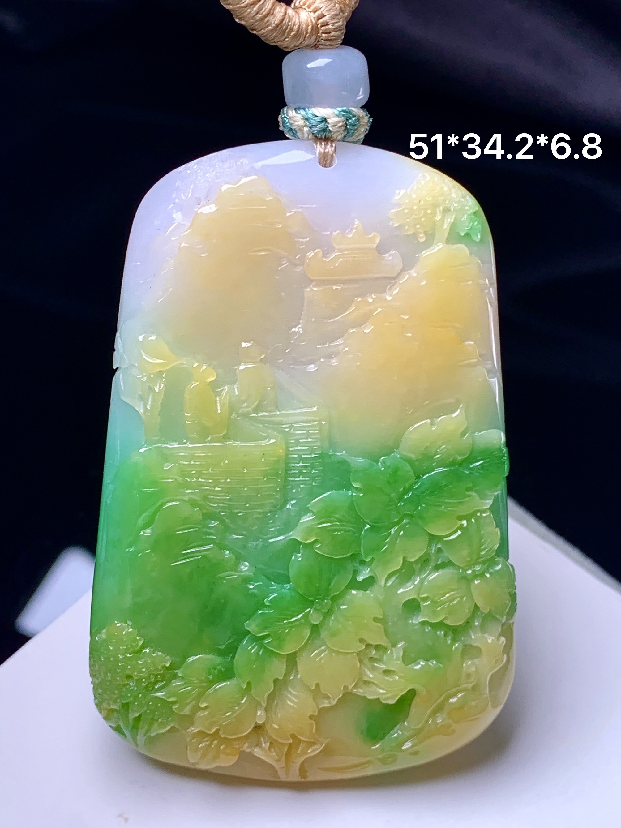 飘黄绿翡山水牌子吊坠 玉质细腻 色泽艳丽清新 整体尺寸51*34.2*6.8 a2
