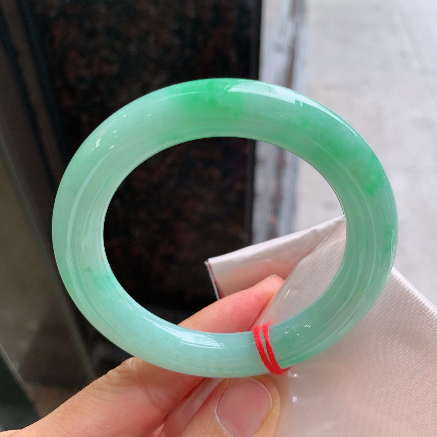 圆条飘绿 表皮微瑕疵微扣 尺寸：55.6/10.8 版型好