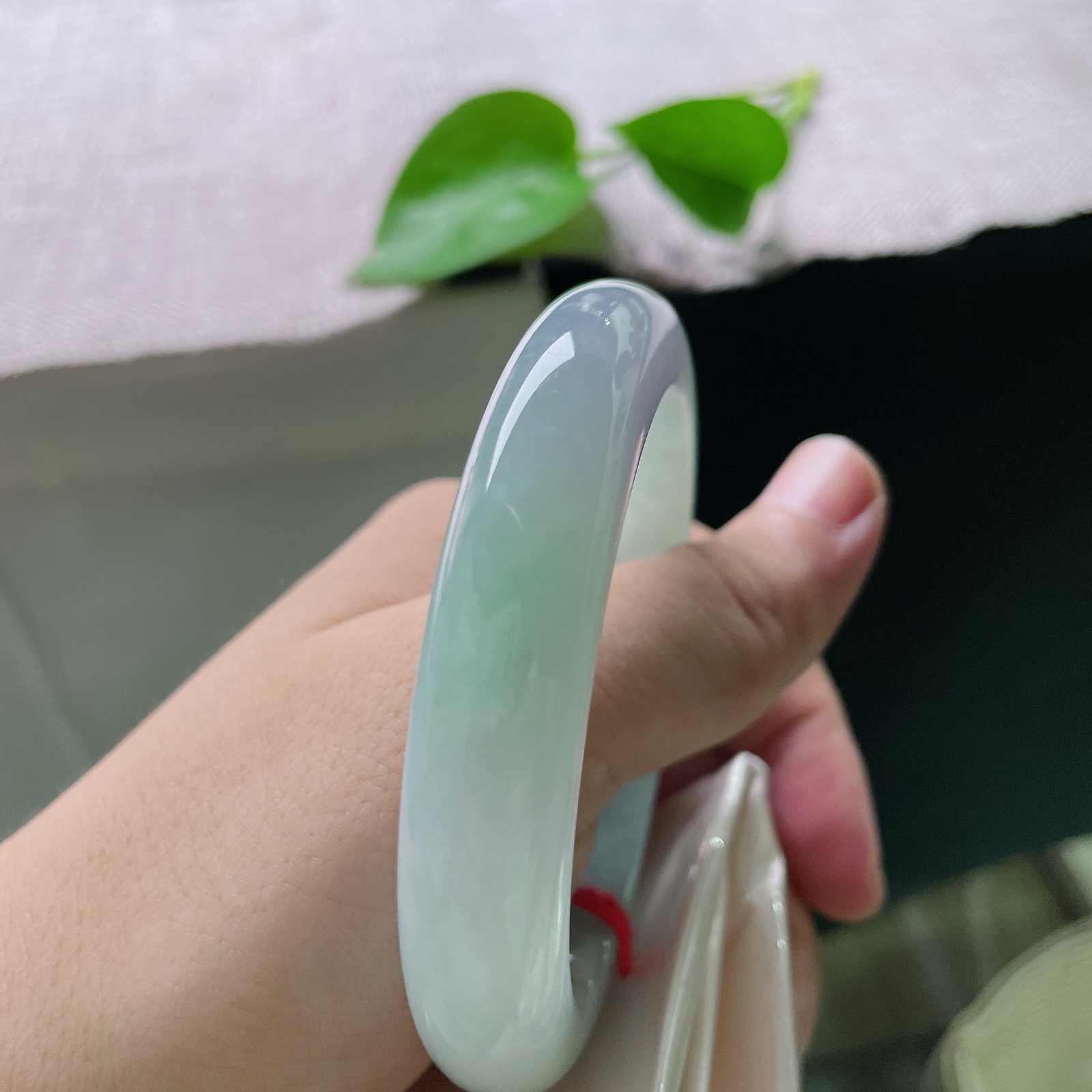 58.7/12.5/9.6，春彩正圈，完美，清润玉镯融淡紫柔绿，一镯藏春，紫翠两相温婉动人!ss51727a