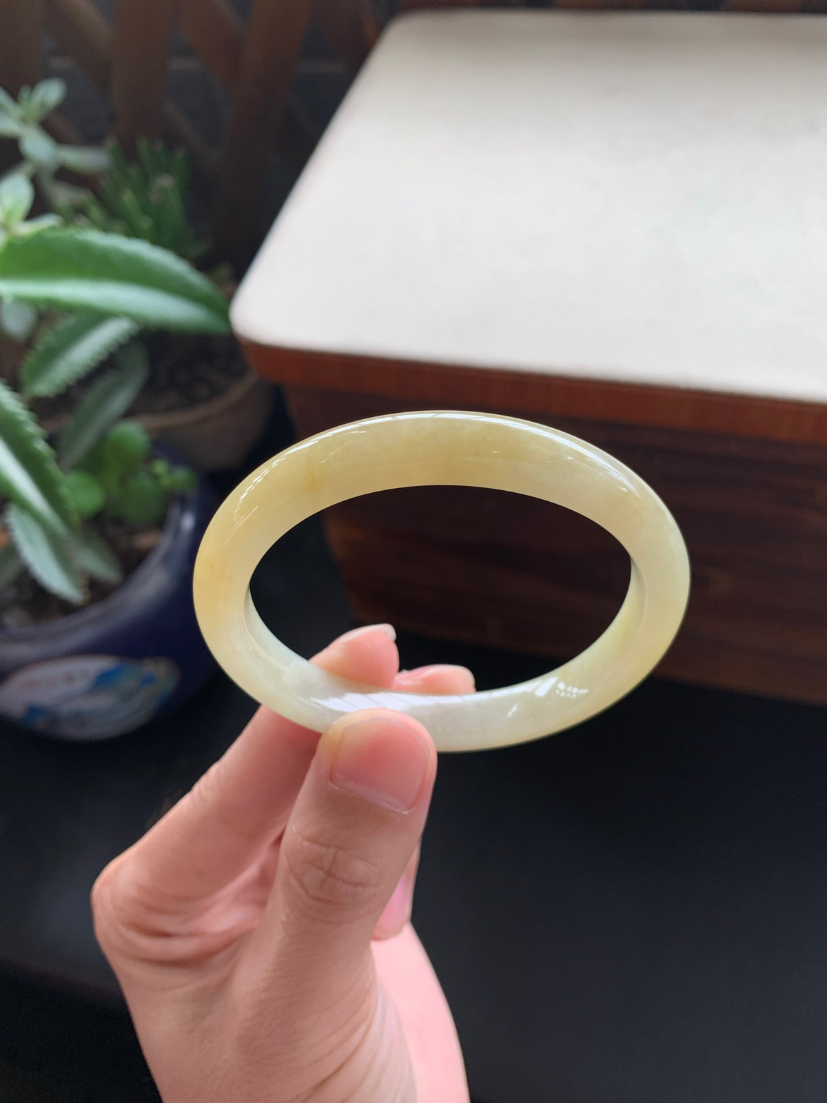 55.1圈口黄翡贵妃手镯