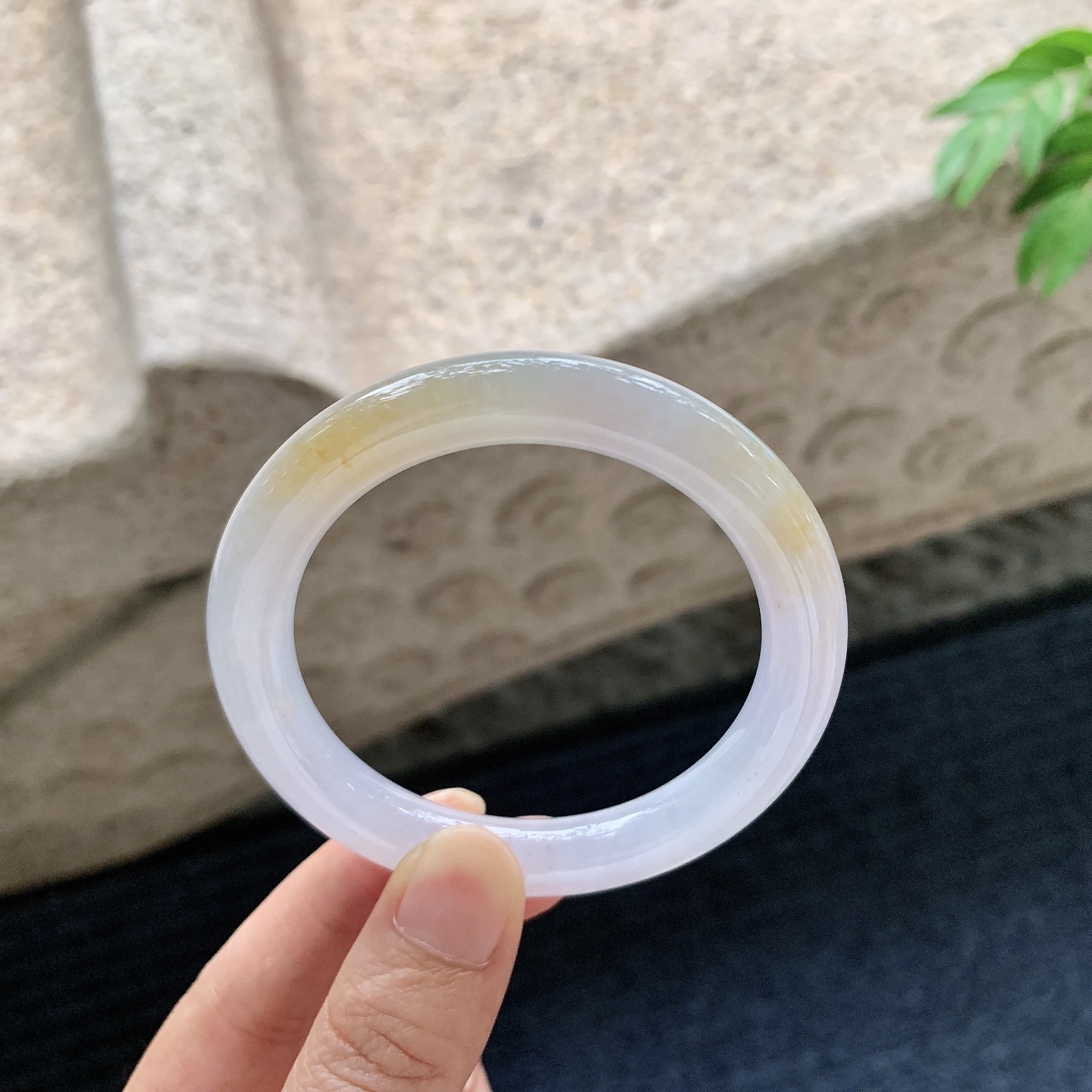 圆条51 52【圈口】52.7/9.2/9【编码】W6062818【描述】粉紫底飘黄翡，水润，种老，细腻，无裂