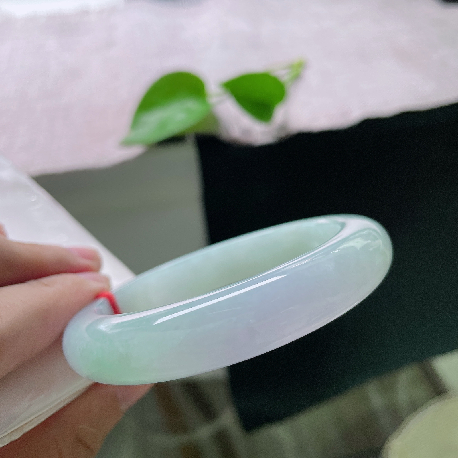 58.7/12.5/9.6，春彩正圈，完美，清润玉镯融淡紫柔绿，一镯藏春，紫翠两相温婉动人!ss51727a