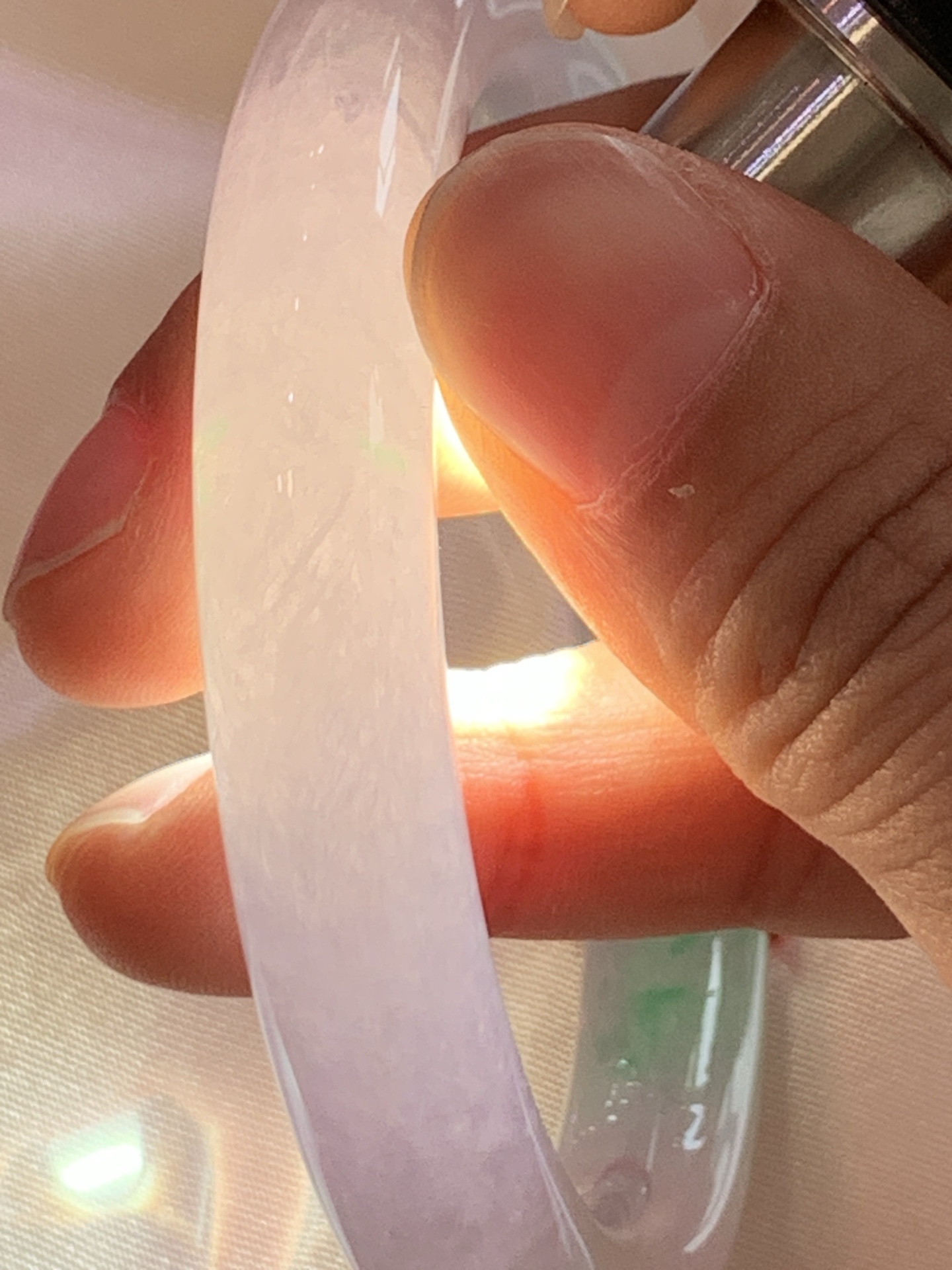 春彩圆条 53.5-10.1-9.8 0628-N1100 打灯纹裂，阳绿花碰上梦幻般的春，像是融化了的春天，所有的美好交织在一起，让人心生宁静而淡淡的欢喜