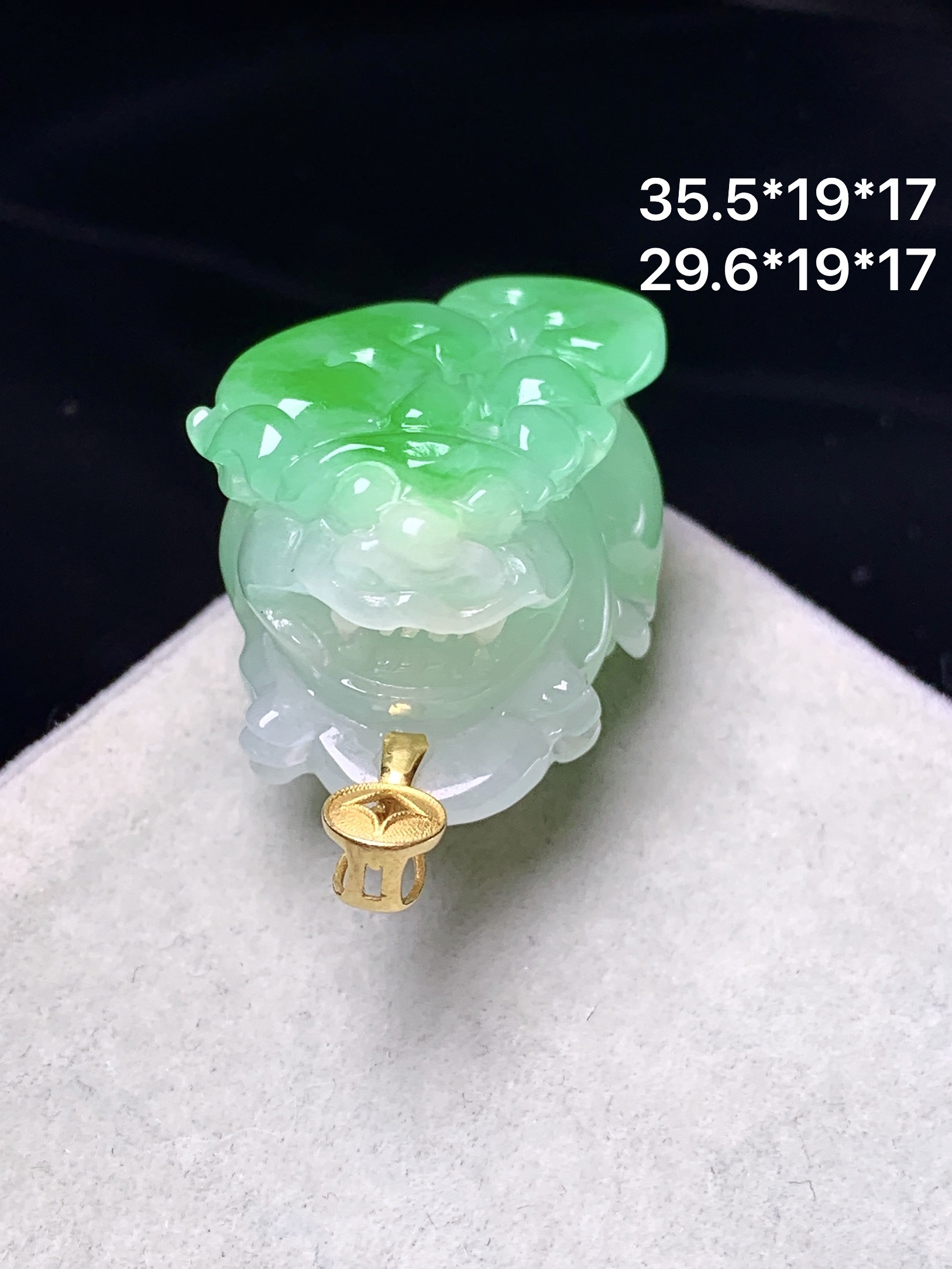 18k金镶嵌飘绿貔貅吊坠 玉质细腻 色泽艳丽清新 整体尺寸35.5*19*17 a5