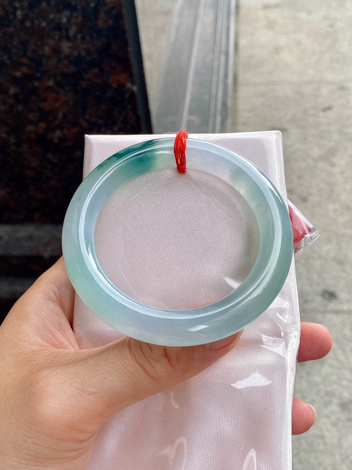 圈口55.6-10.6-10.9    【冰种飘蓝绿圆条手镯】圈口55  56可戴  质地细腻