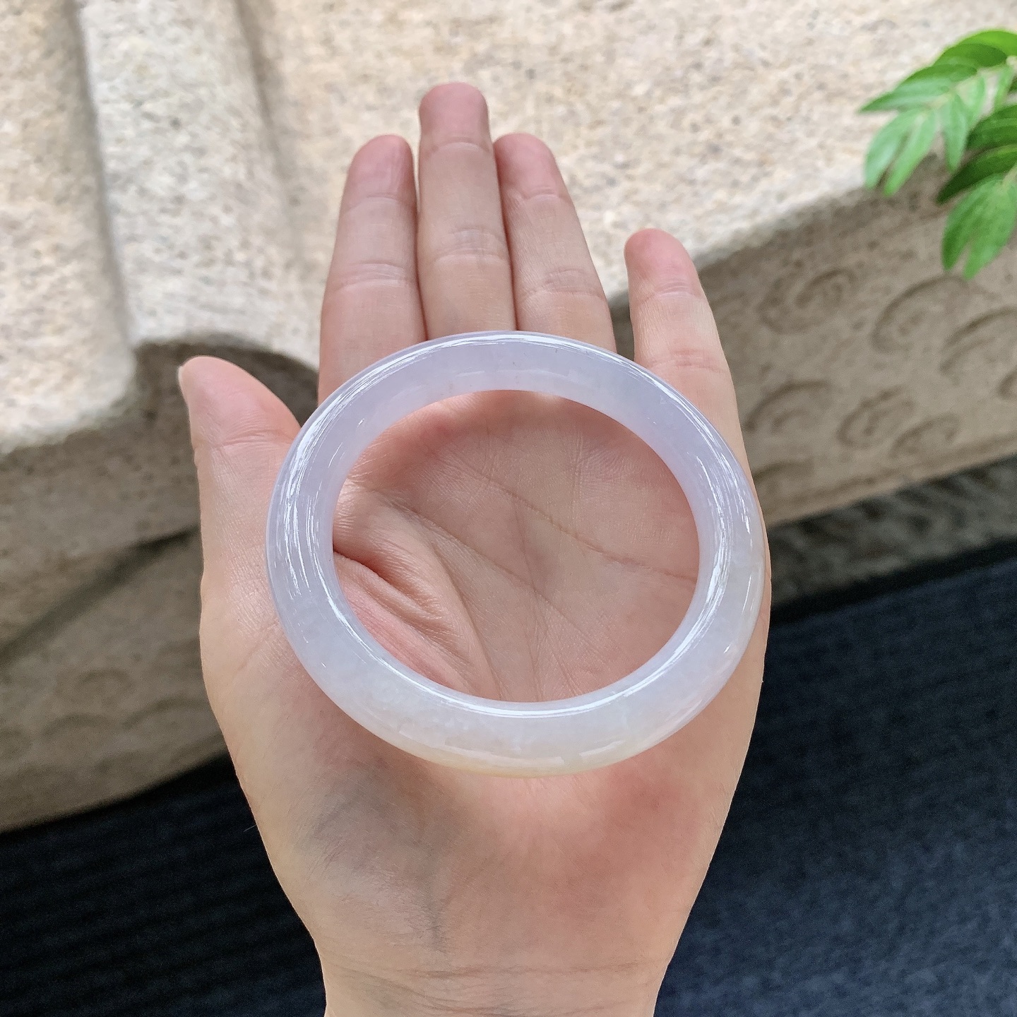 圆条51 52【圈口】52.7/9.2/9【编码】W6062818【描述】粉紫底飘黄翡，水润，种老，细腻，无裂