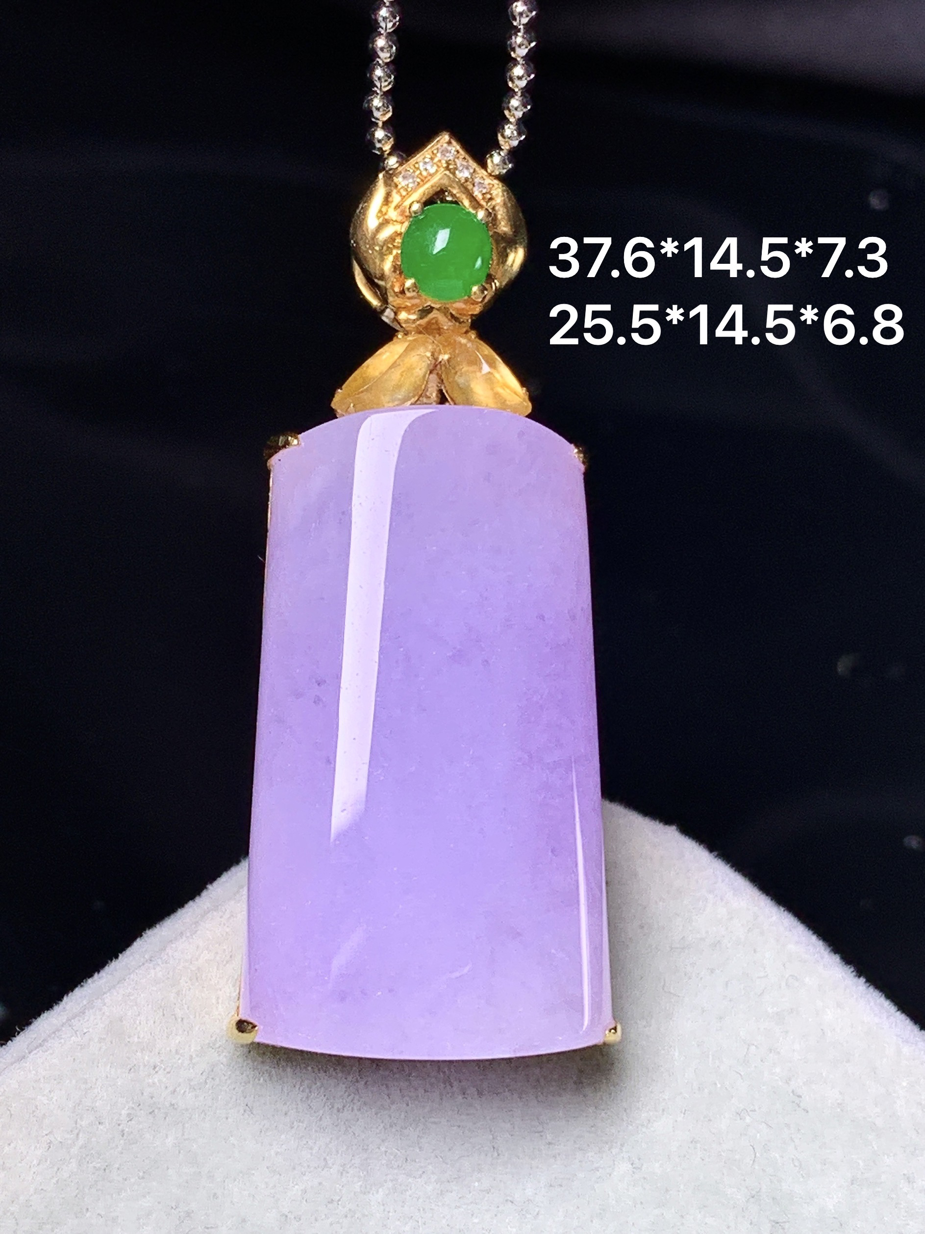 18k金镶嵌紫罗兰玉柱吊坠 玉质细腻 色泽艳丽清新 整体尺寸37.6*14.5*7.3 b11