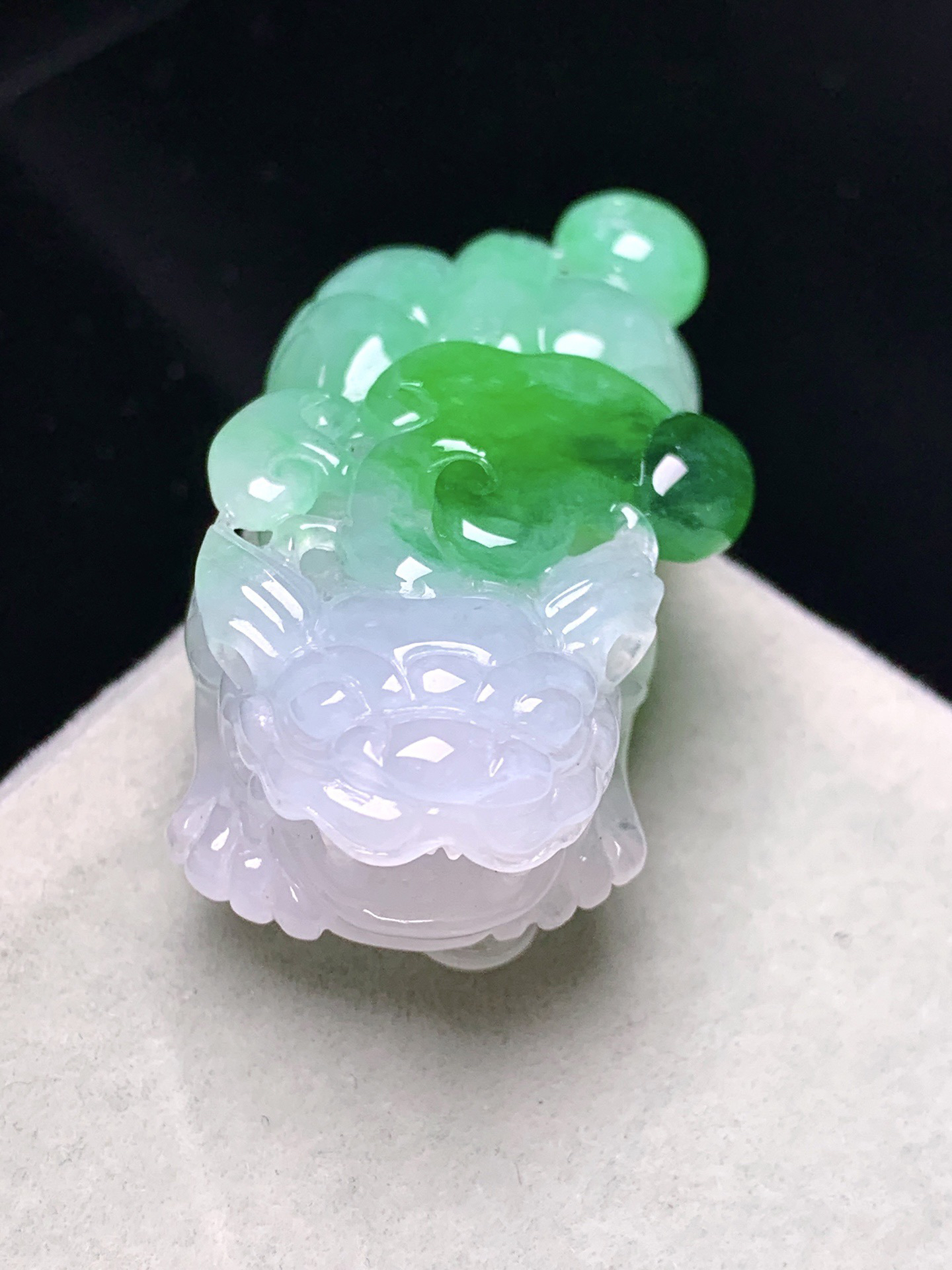 飘绿貔貅吊坠 玉质细腻 色泽艳丽清新 整体尺寸40.8* 21.5*11.5 a5