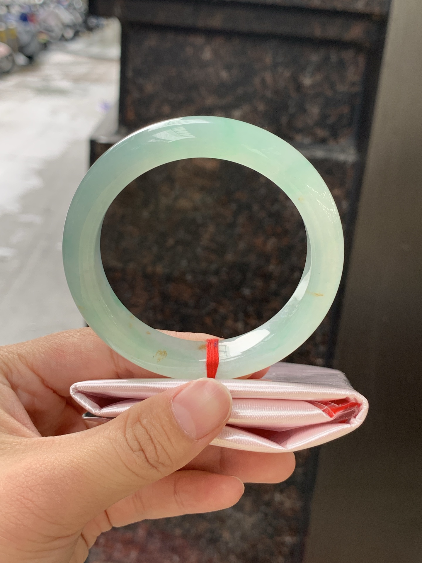 冰绿正圈 56.4-12.2-9 0628-N1099 打灯细纹，飘洒金，底色清透如月光，几抹甜绿飘