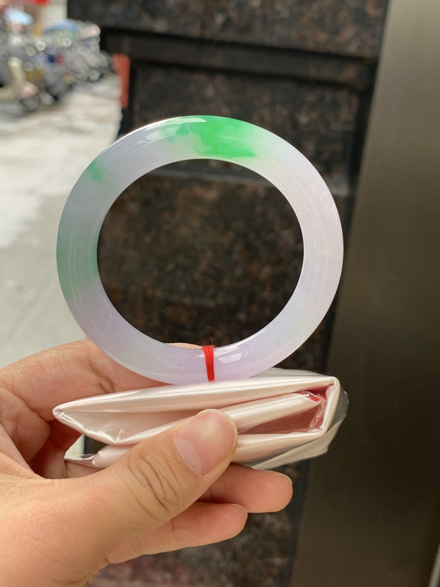 春彩圆条 53.5-10.1-9.8 0628-N1100 打灯纹裂，阳绿花碰上梦幻般的春，像是融化
