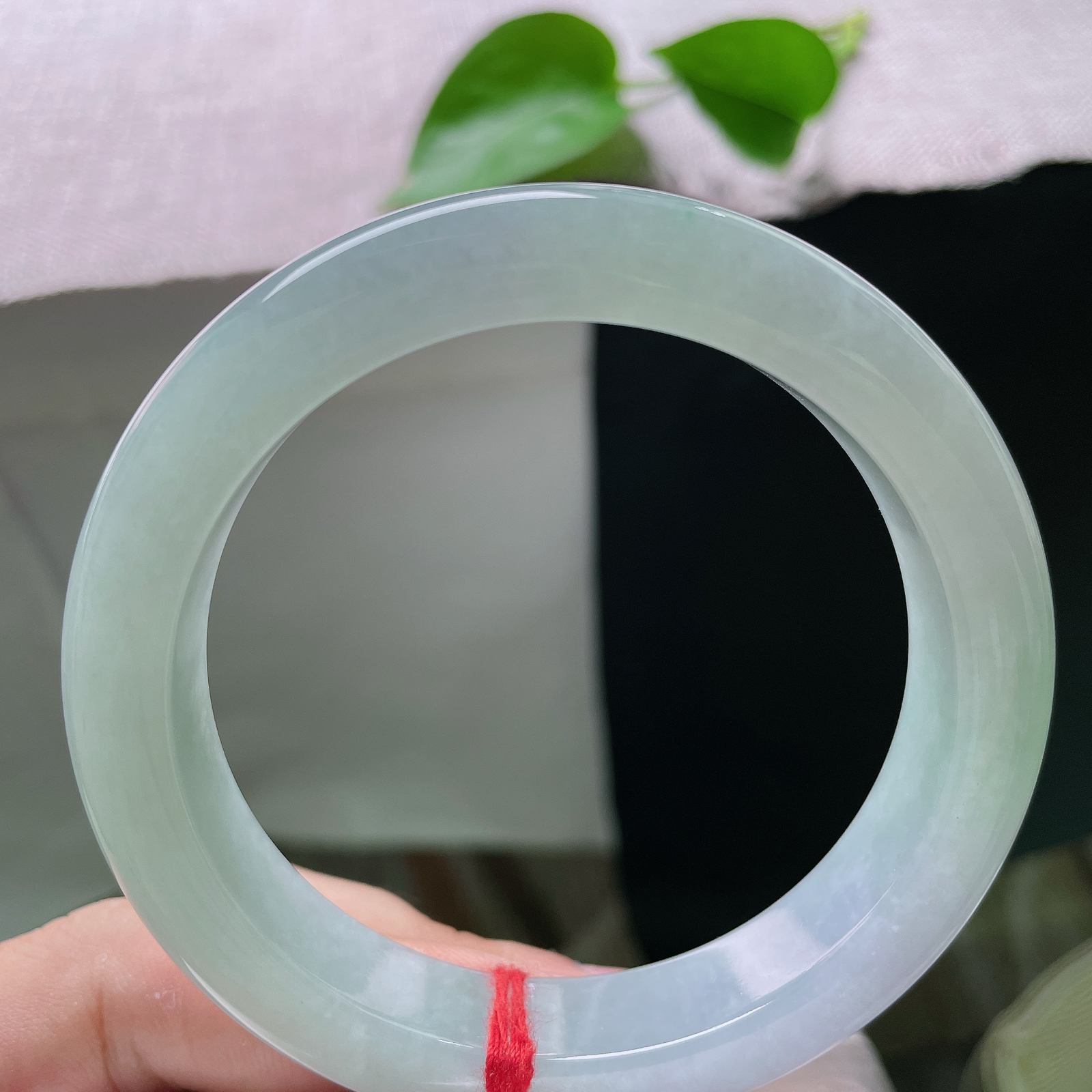 58.7/12.5/9.6，春彩正圈，完美，清润玉镯融淡紫柔绿，一镯藏春，紫翠两相温婉动人!ss51727a
