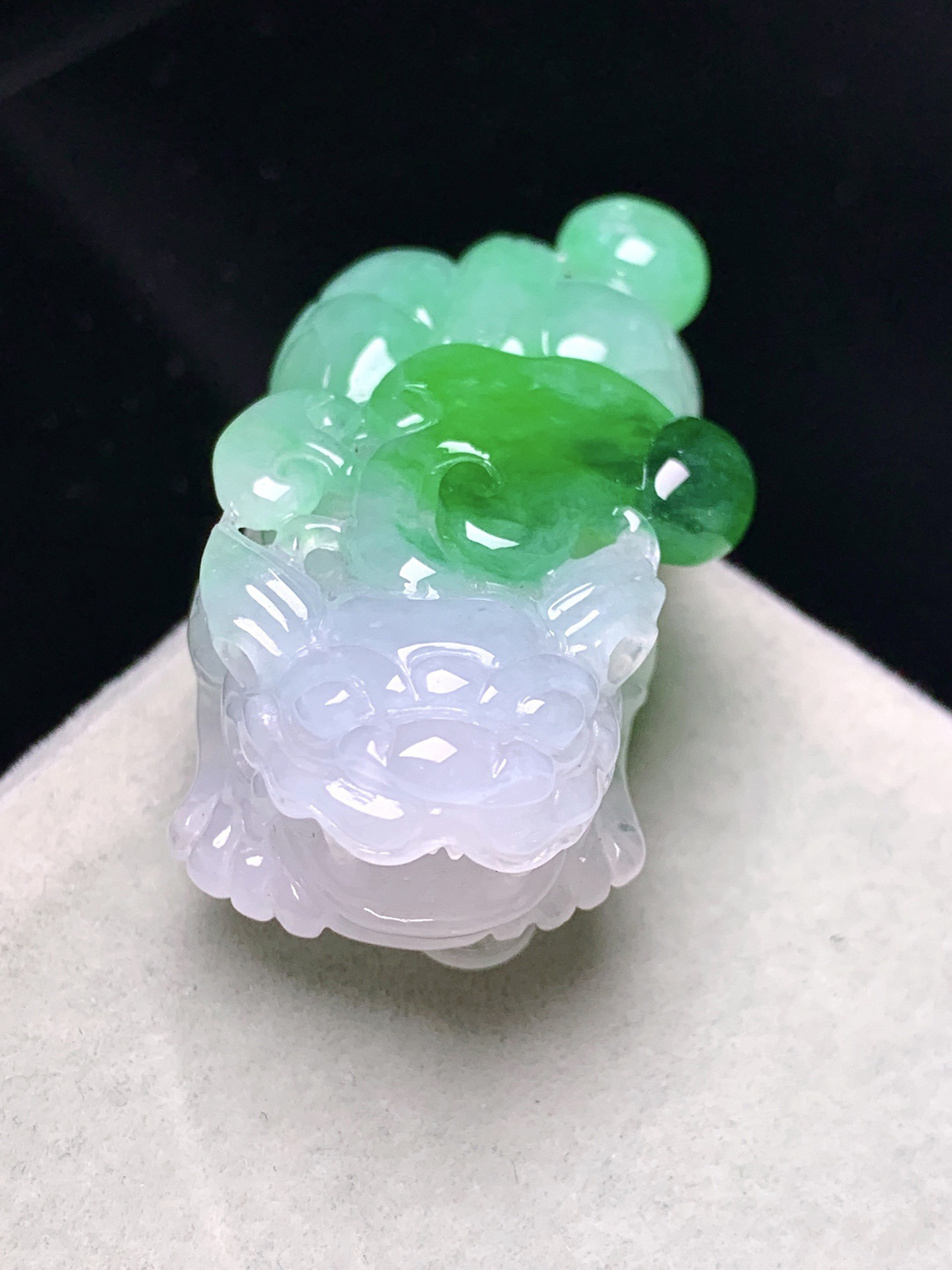 飘绿貔貅吊坠 玉质细腻 色泽艳丽清新 整体尺寸40.8* 21.5*11.5 a5