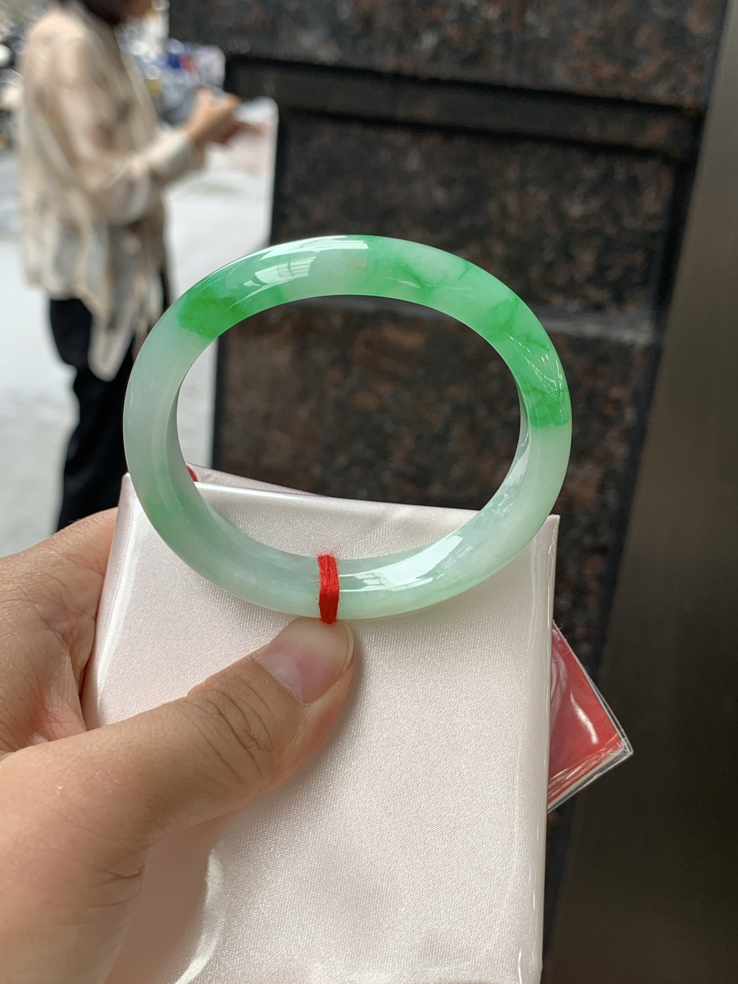 阳绿贵妃 HN1105 阳绿花色青翠欲滴，妥妥的仙女镯