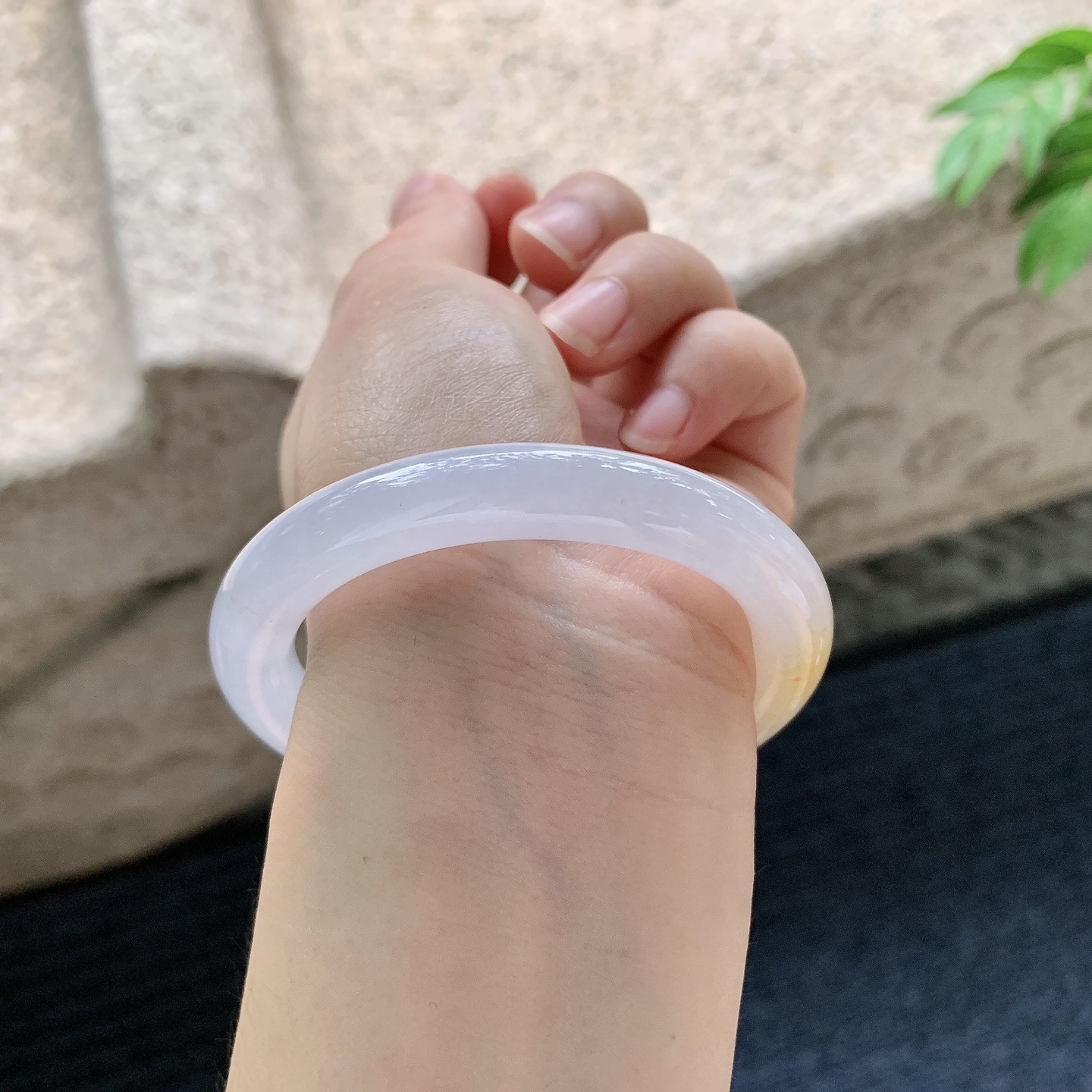 圆条51 52【圈口】52.7/9.2/9【编码】W6062818【描述】粉紫底飘黄翡，水润，种老，细腻，无裂