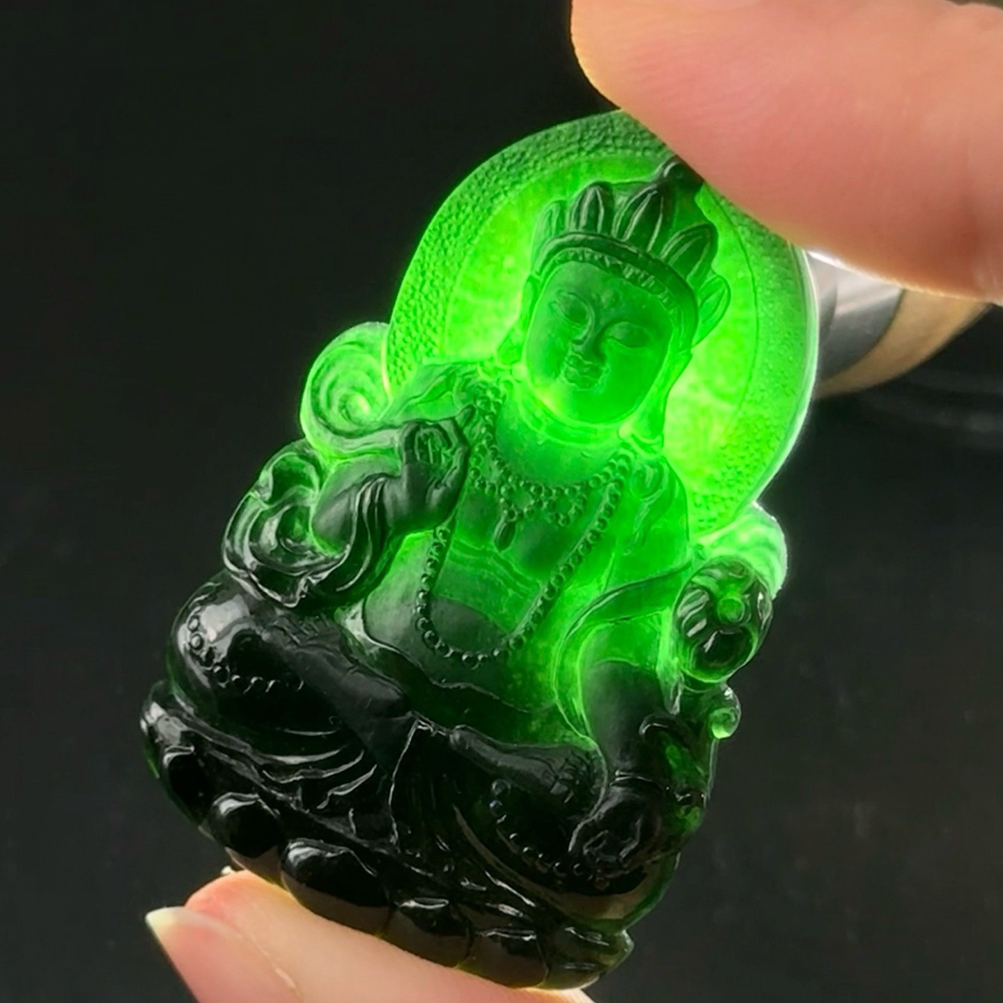 精品墨翠度母 种好色正 黑度极好 打灯通透 油性十足  尺寸45.6
