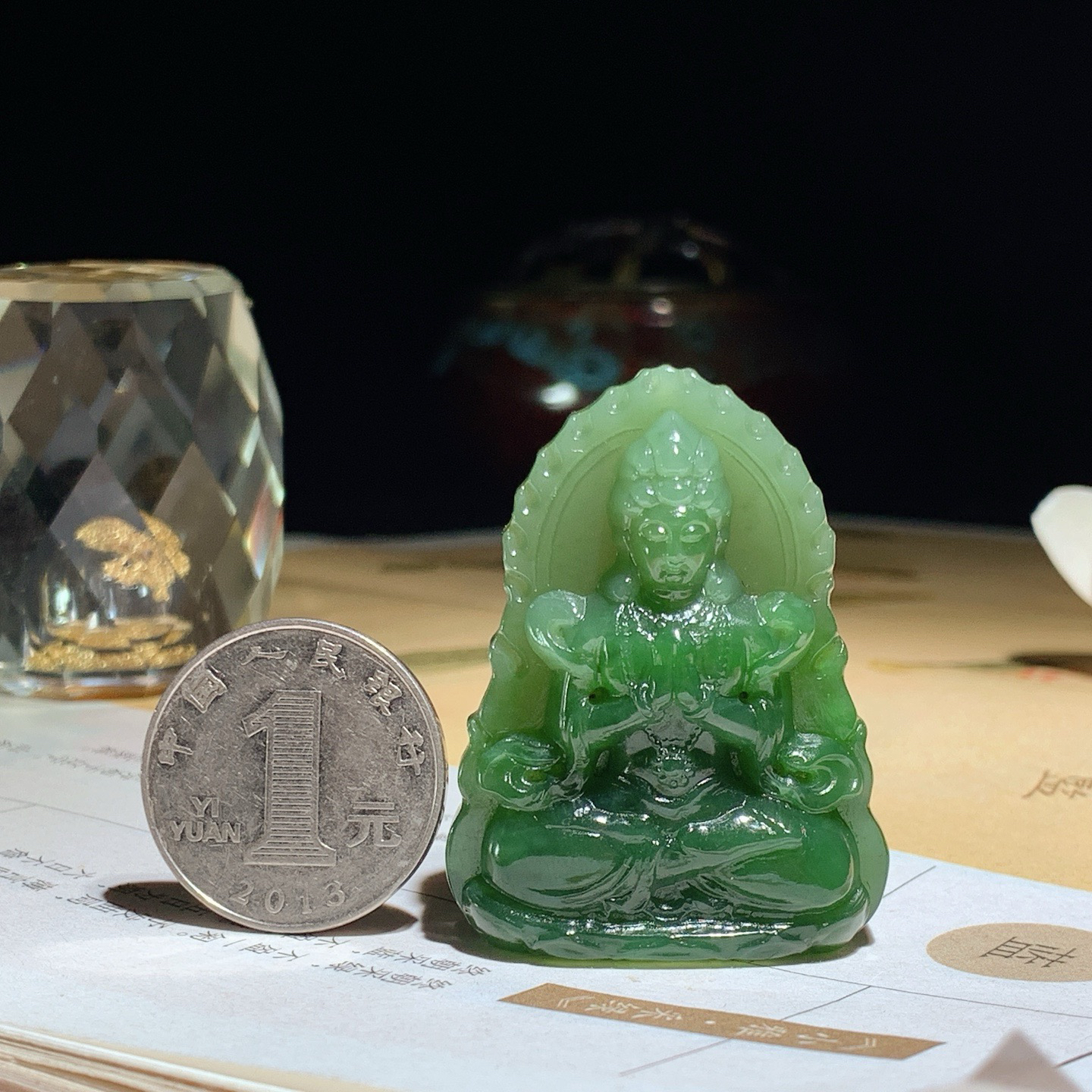 和田玉阳绿俄罗斯碧玉坐莲观音挂件！尺寸45/34/12重31.5克。玉质细腻油润。手推出油。佩戴高端典雅。lt260626