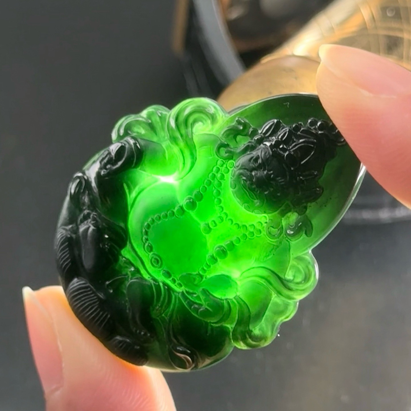 精品墨翠黄财神 种好色正 黑度极好  尺寸45.7