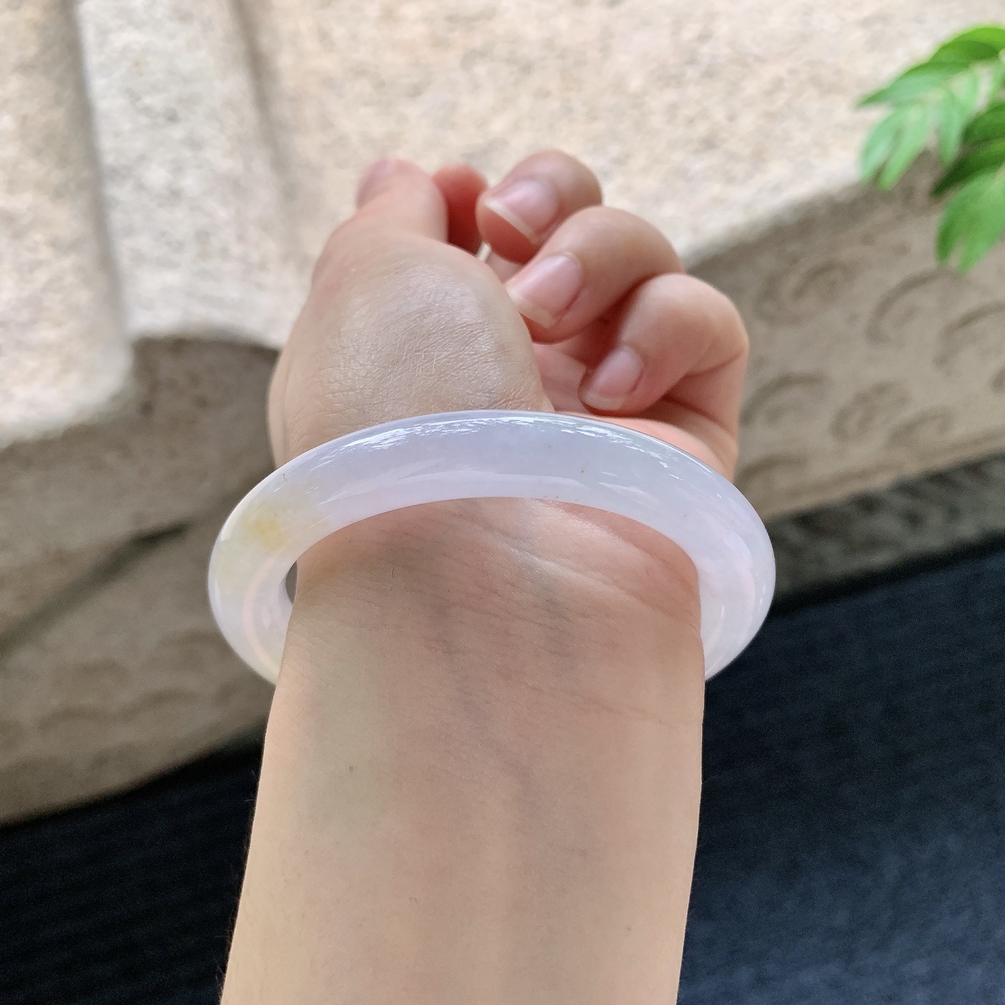 圆条51 52【圈口】52.7/9.2/9【编码】W6062818【描述】粉紫底飘黄翡，水润，种老，细腻，无裂
