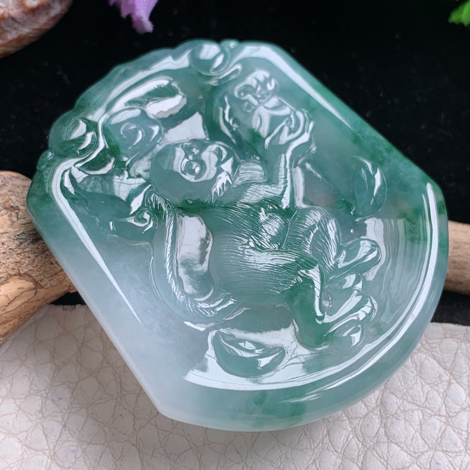 ktj实拍50.5*44.5*4.6缅甸翡翠a货精雕冰飘花灵猴抱寿桃 生肖猴玉吊坠
