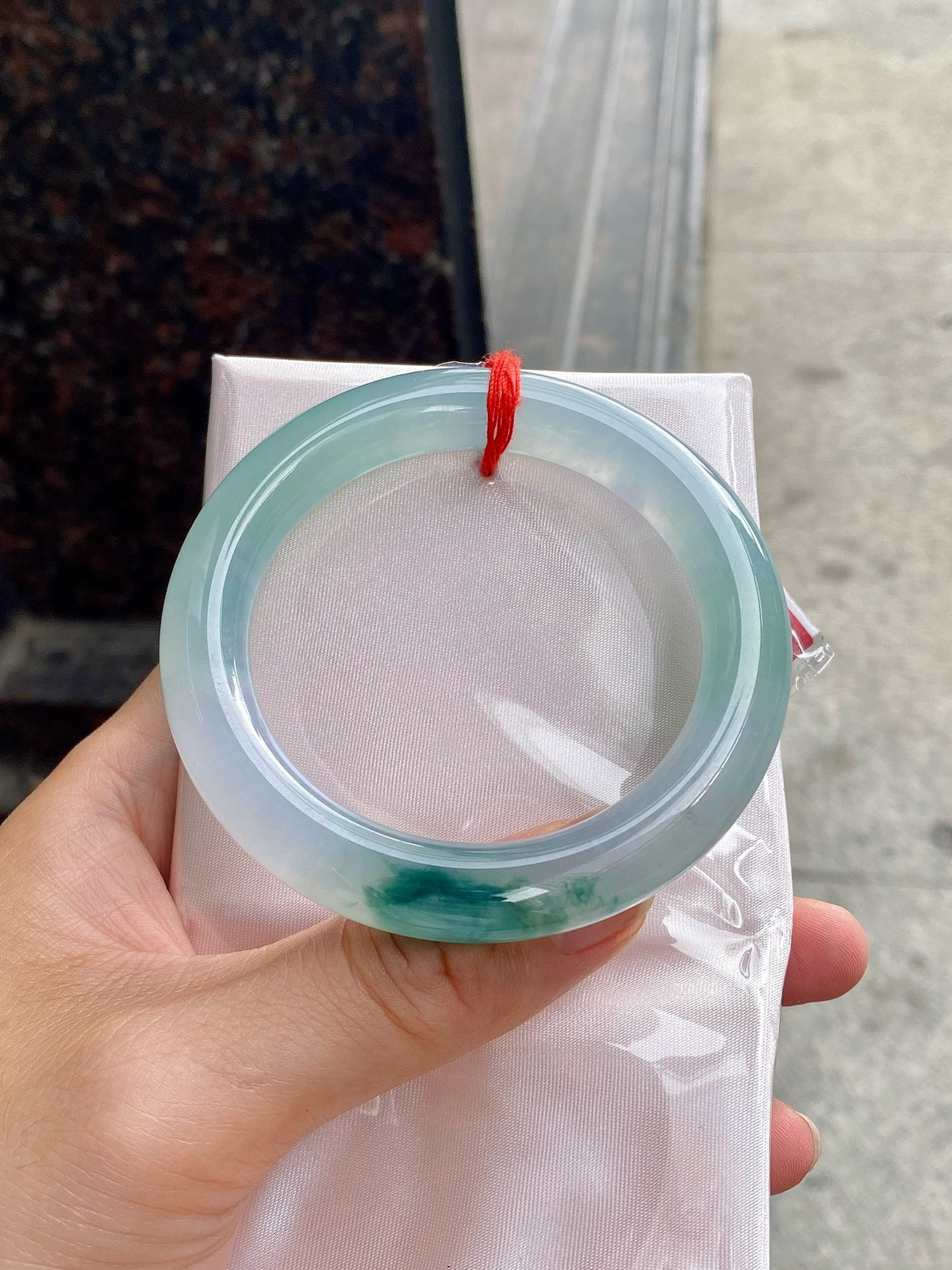 圈口55.6-10.6-10.9    【冰种飘蓝绿圆条手镯】圈口55  56可戴  质地细腻