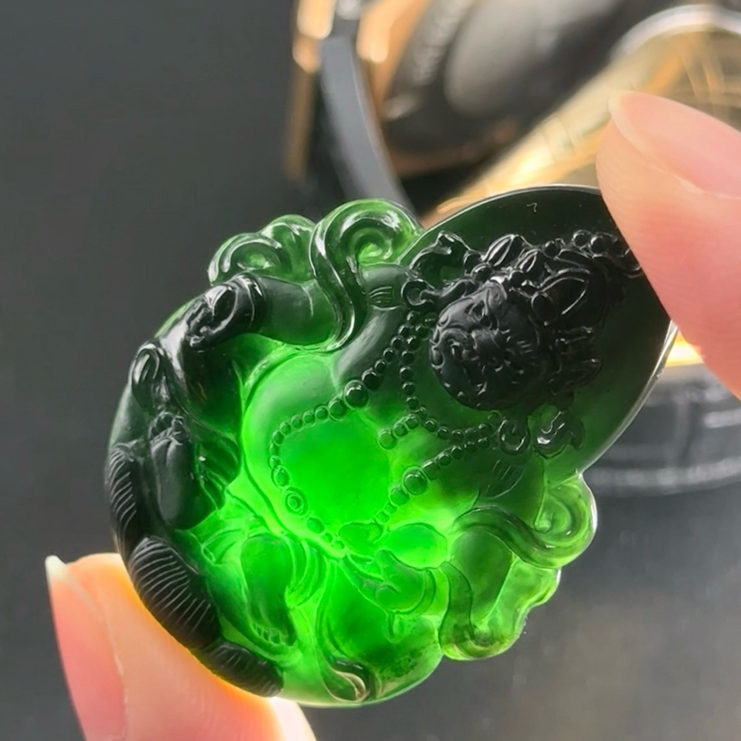 精品墨翠黄财神 种好色正 黑度极好  尺寸45.7