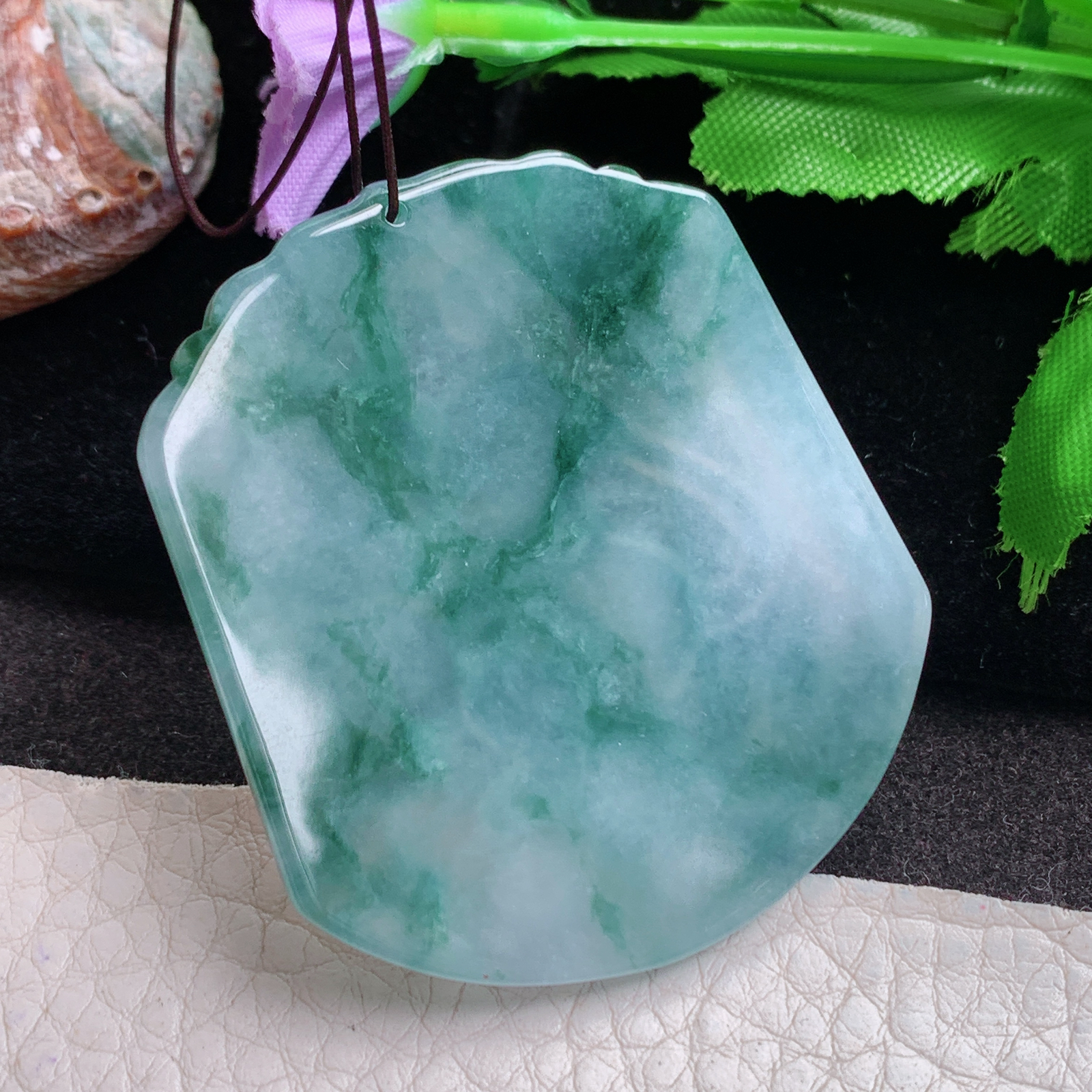 ktj实拍50.5*44.5*4.6缅甸翡翠a货精雕冰飘花灵猴抱寿桃 生肖猴玉吊坠