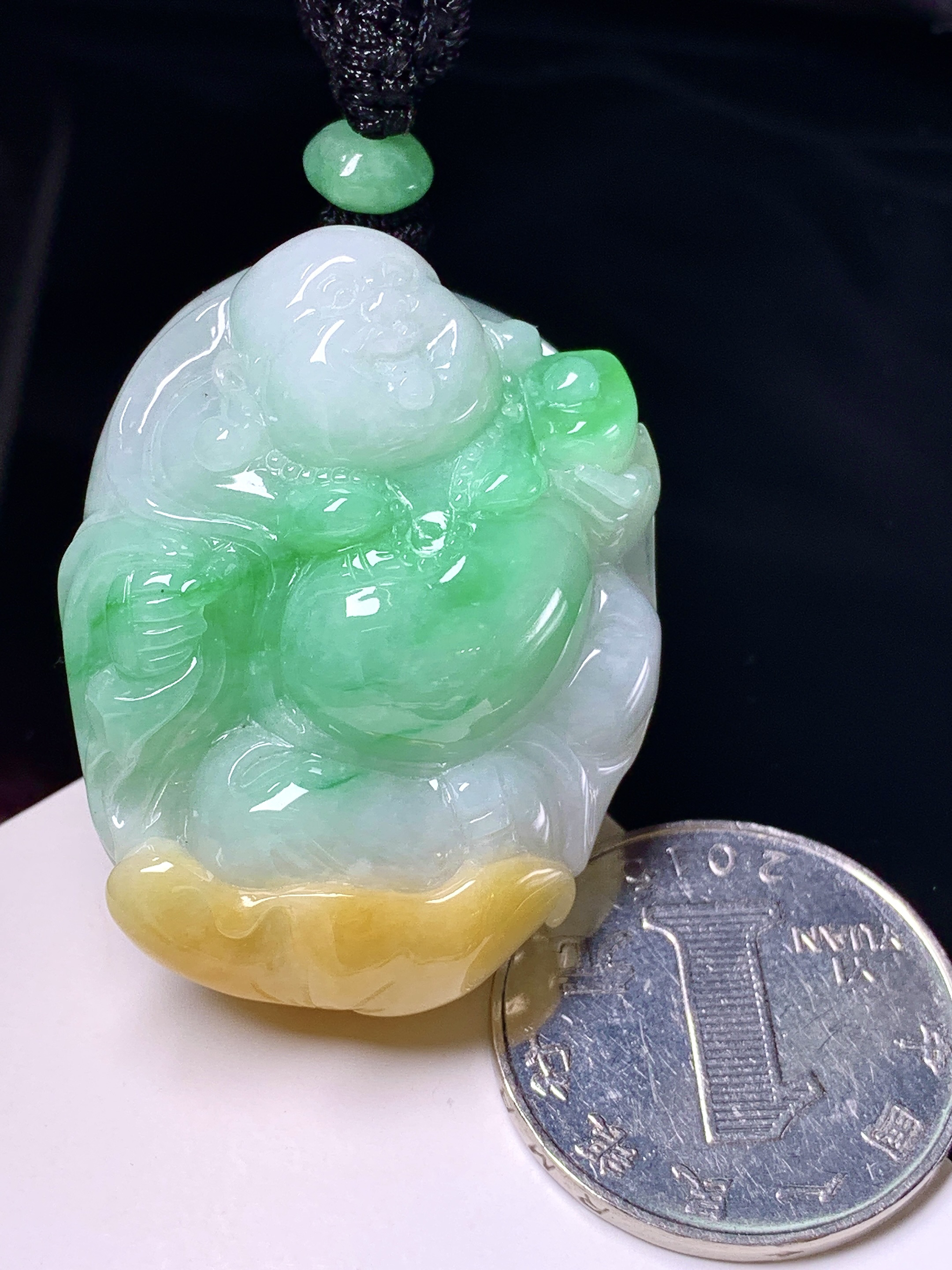 飘黄绿翡佛公吊坠 玉质细腻 色泽艳丽清新 整体尺寸40*31.5*17 w1