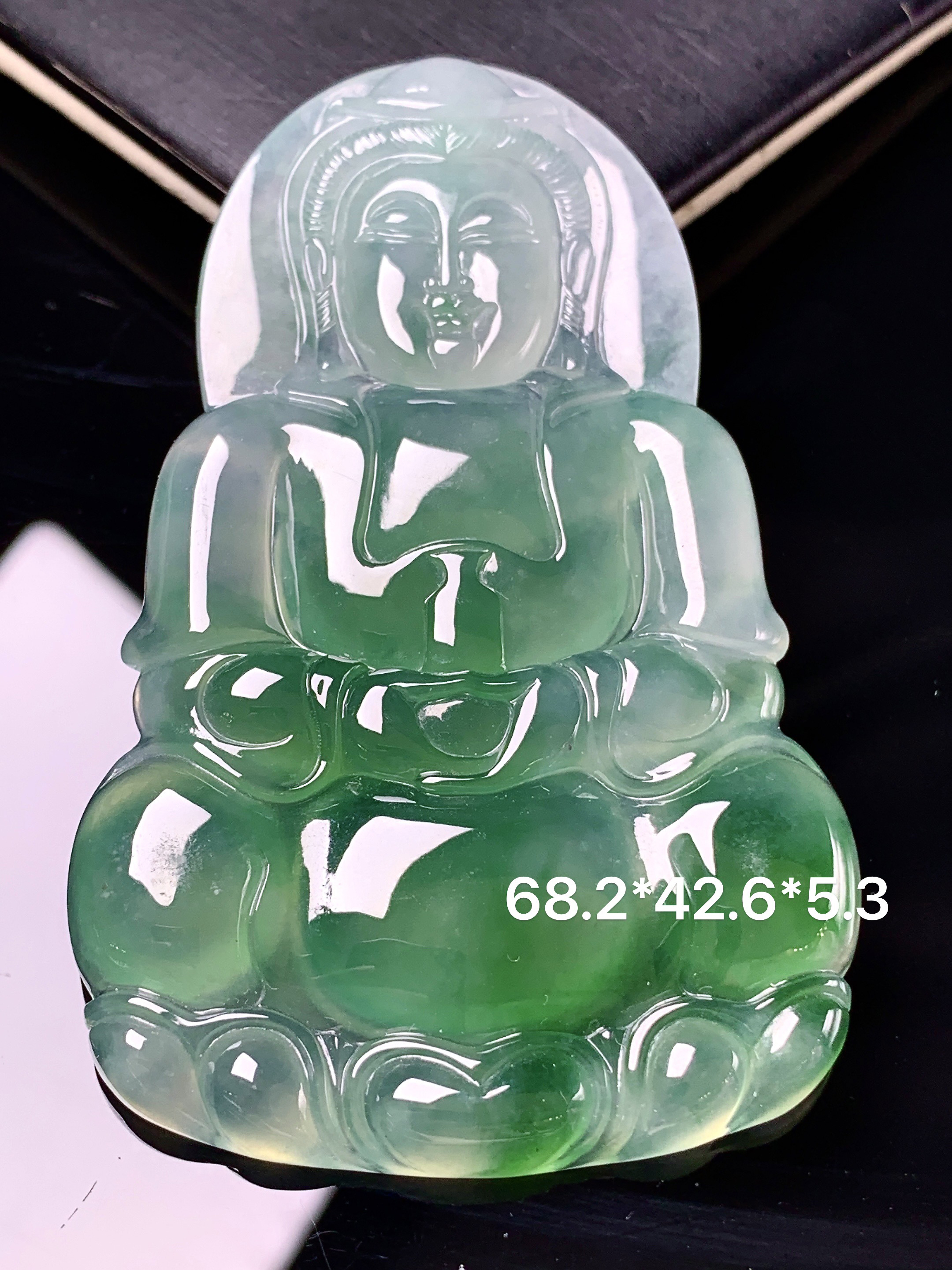 飘绿观音菩萨吊坠 玉质细腻 色泽艳丽清新 整体尺寸48.2*42.6*5.3 c1