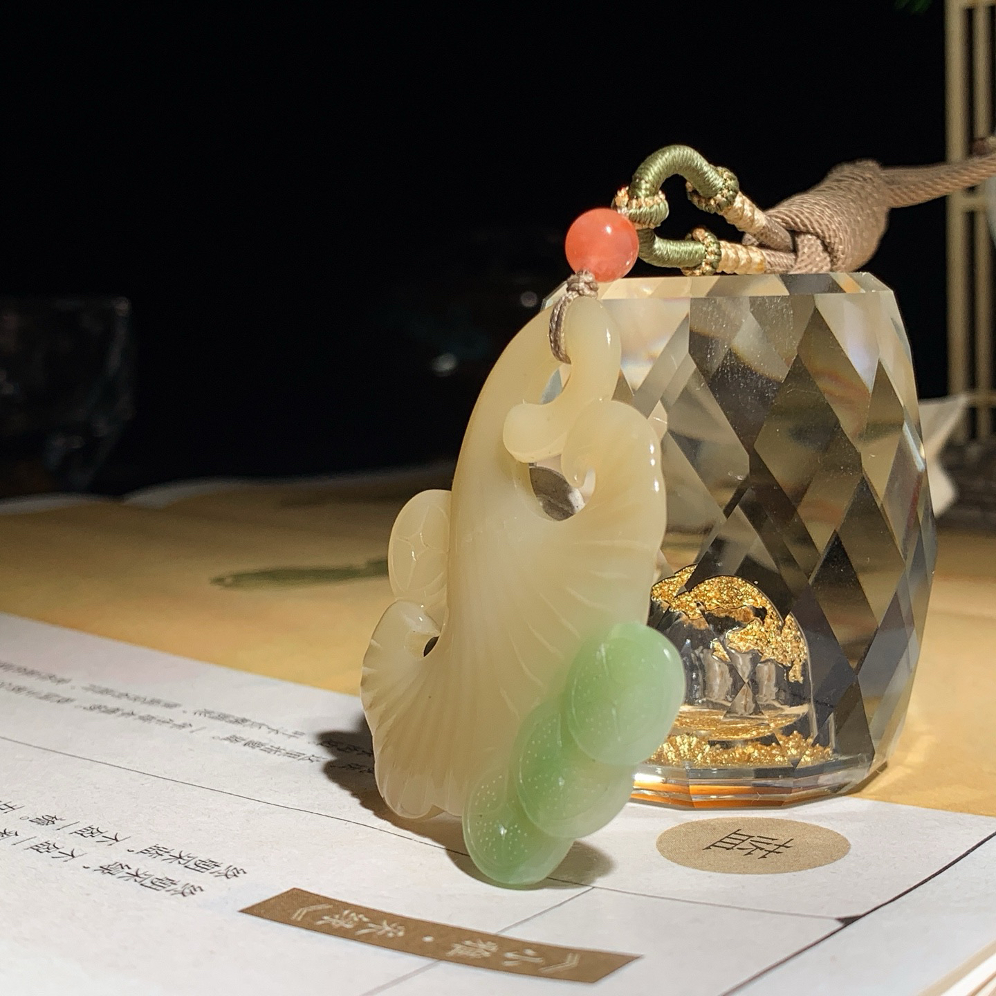 新疆和田玉带翠三生有幸挂件。尺寸49/38/5重14克。玉质细腻油润。手推出油。品相大气。lt260626