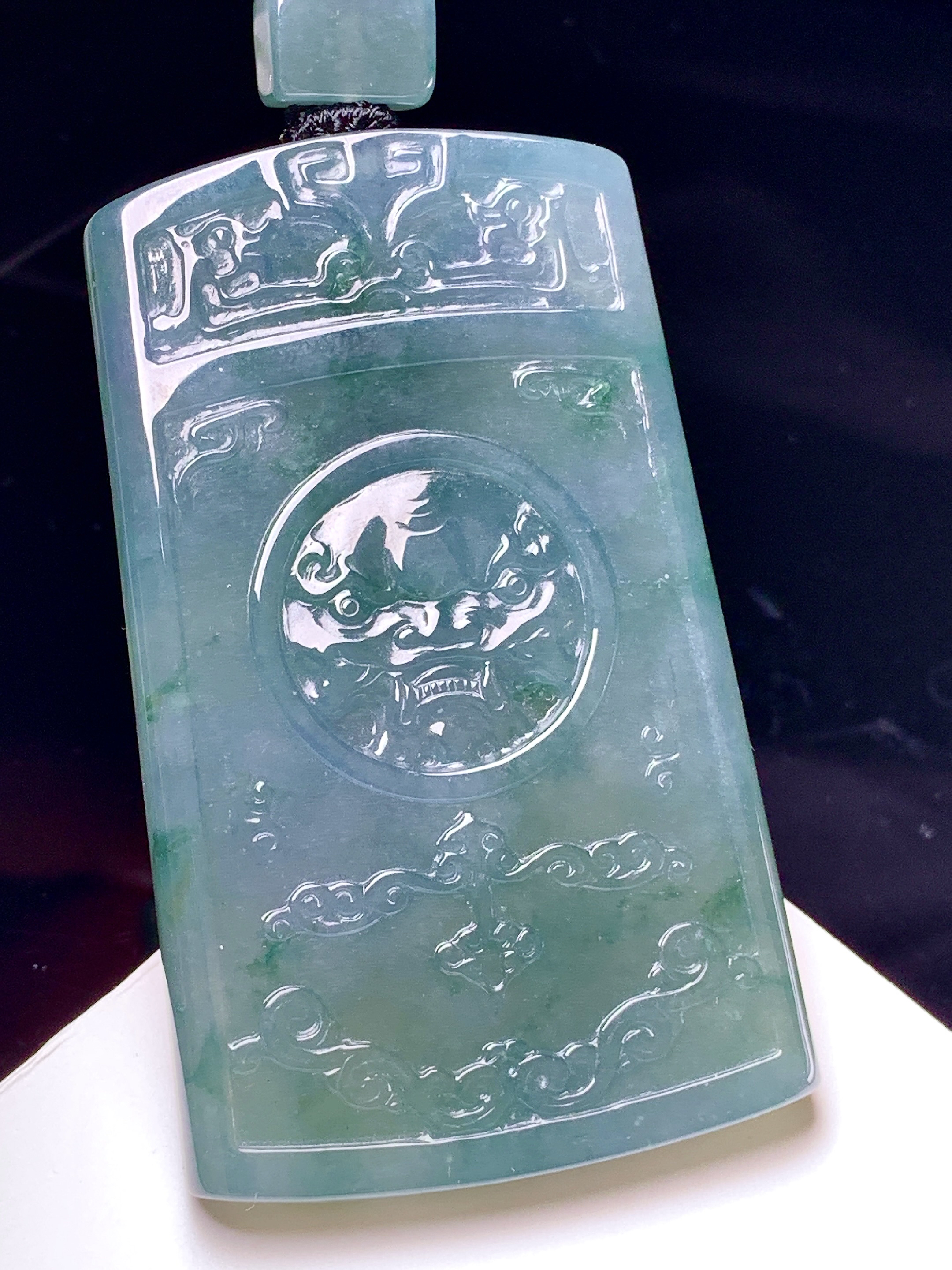 冰飘蓝牌吊坠 玉质细腻 色泽艳丽清新 整体尺寸63*38.2*5.6 L1