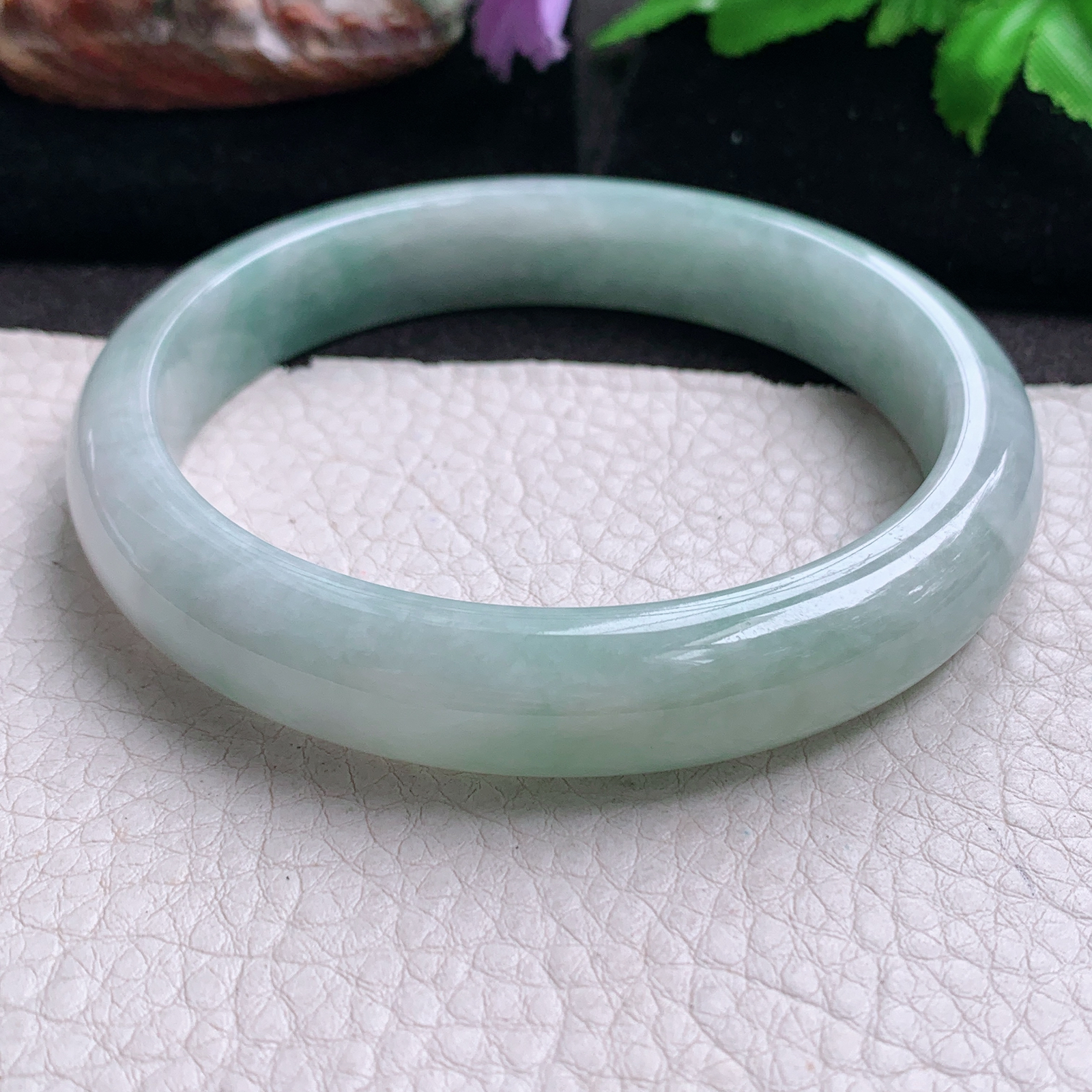 js大圈口66.6*13*8.3平安镯 缅甸翡翠a货玉手镯 浅绿宽边玉手环