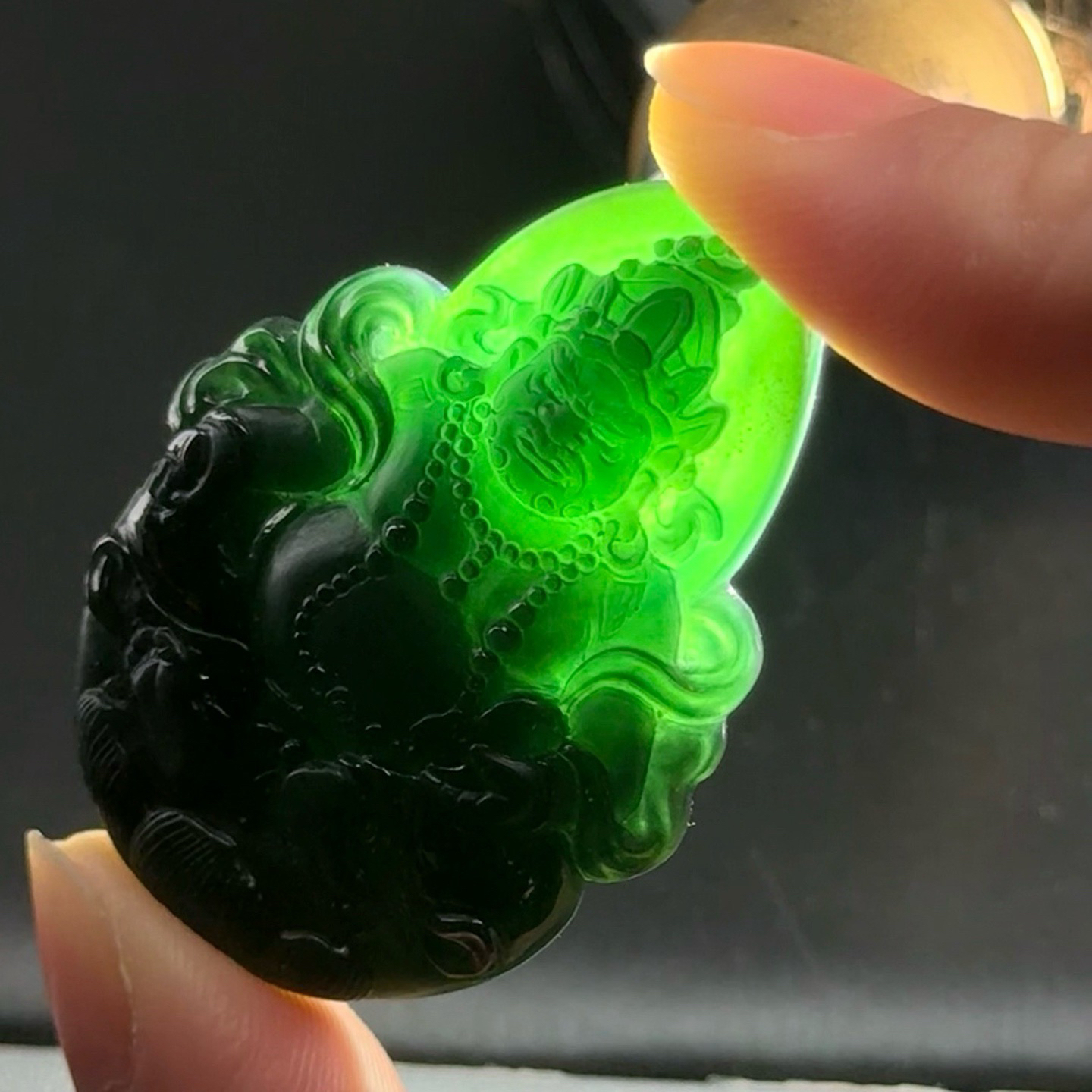 精品墨翠黄财神 种好色正 黑度极好  尺寸45.7