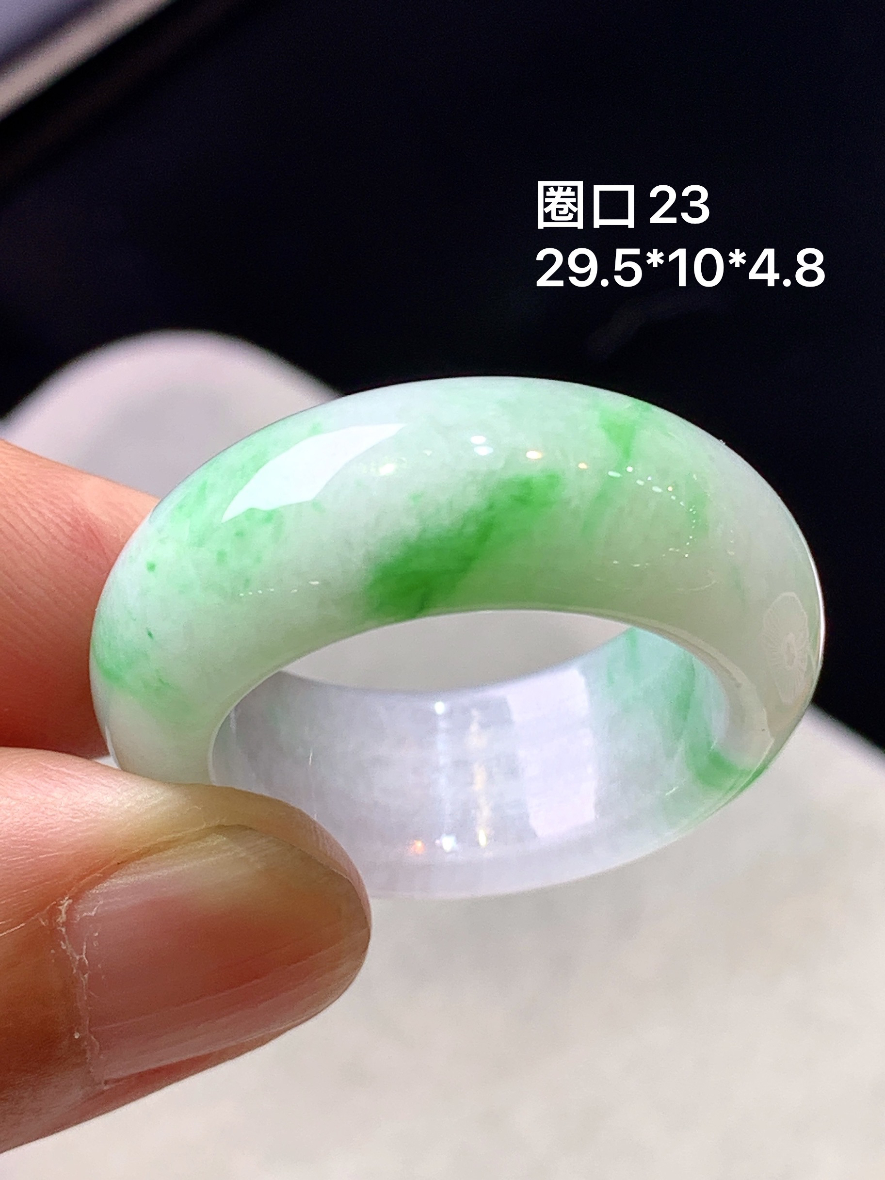 飘绿指环 玉质细腻 色泽艳丽清新 圈口23 整体尺寸29.5*10*4.8 j1